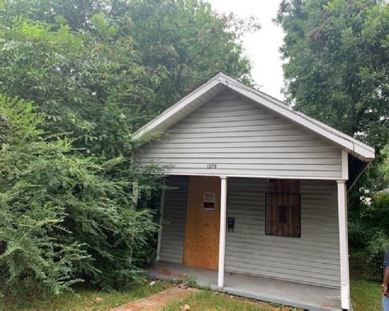 1296 Englewood St Property Photo 2