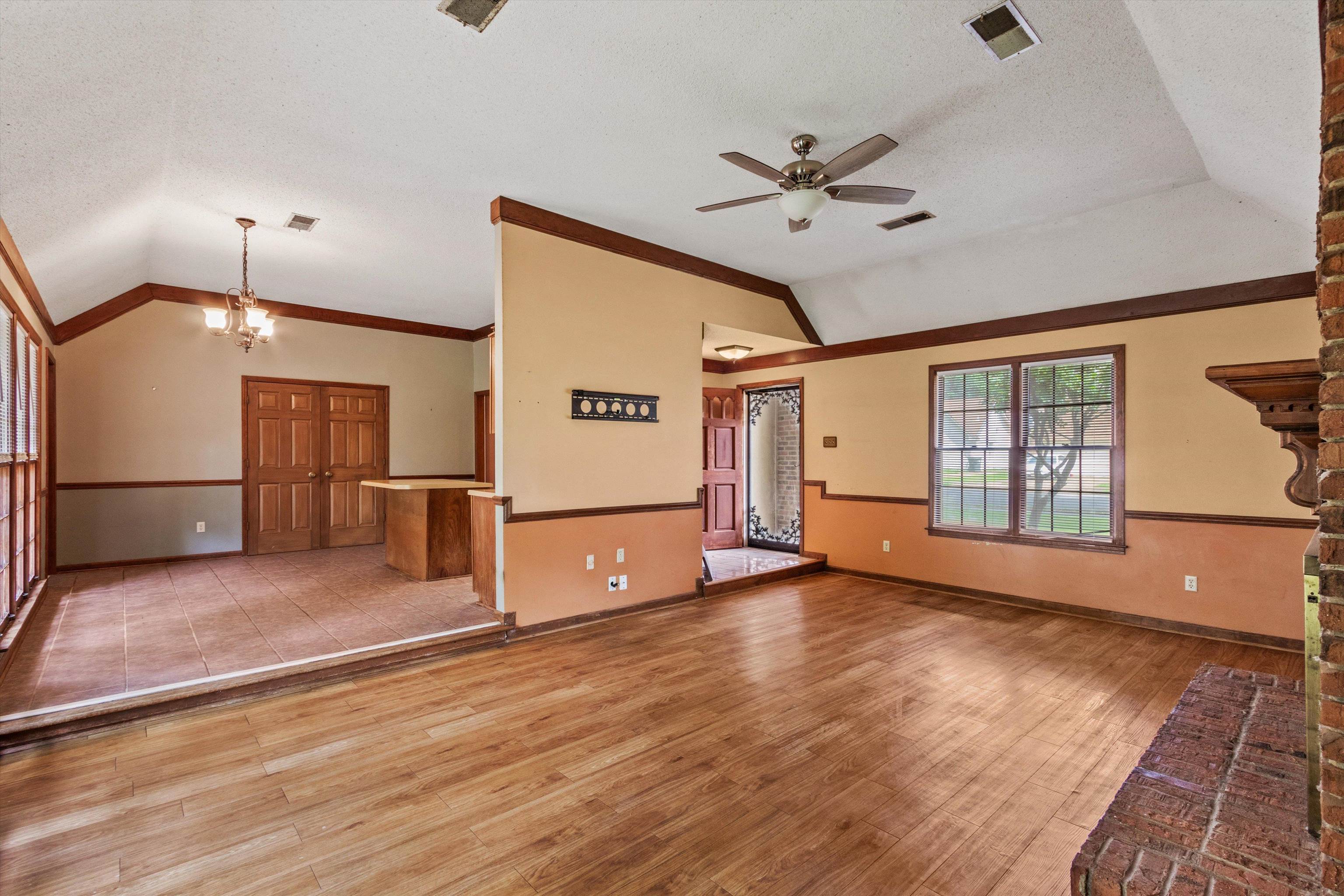 7009 Rocky Creek Dr Property Photo 7