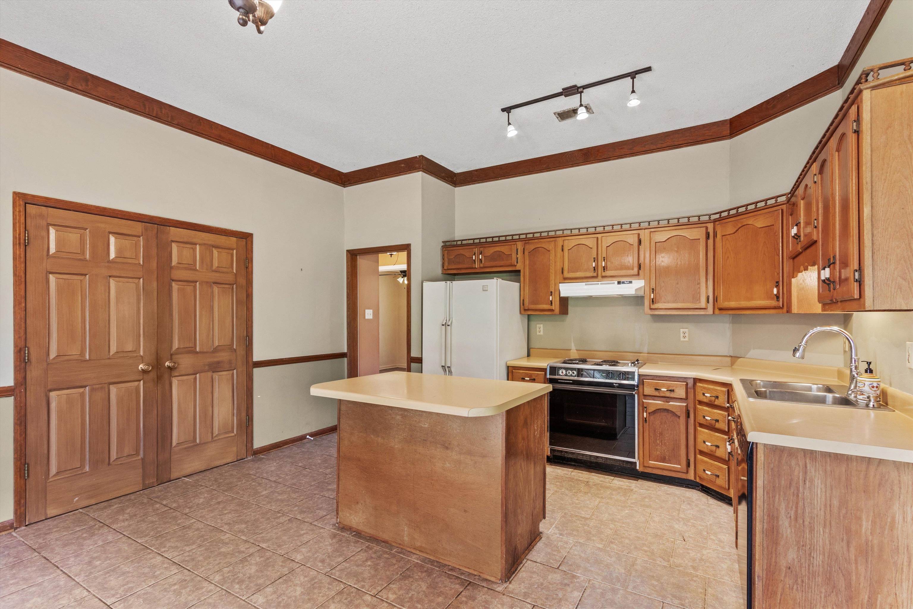 7009 Rocky Creek Dr Property Photo 10