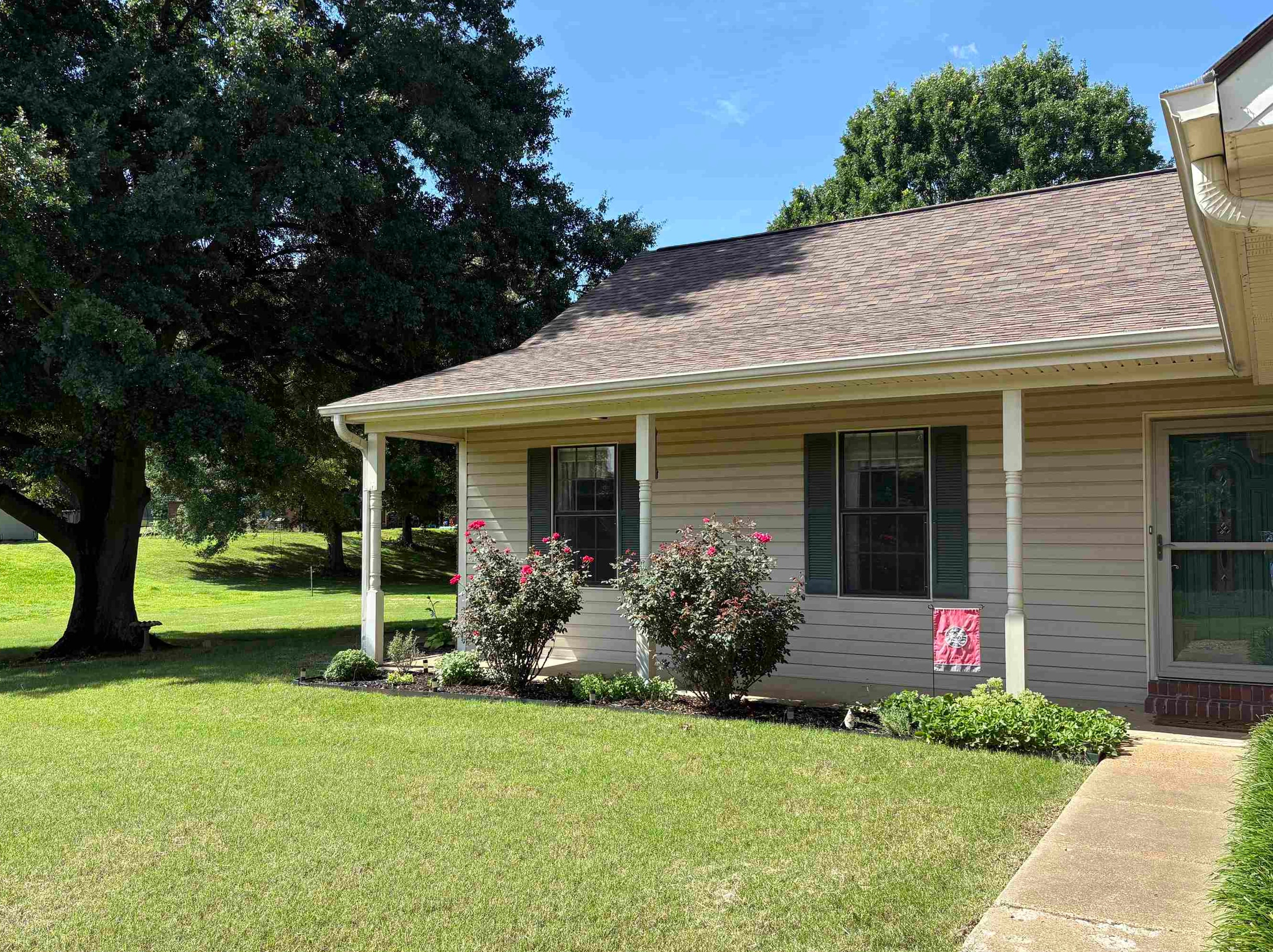 597 West Dr Property Photo 3