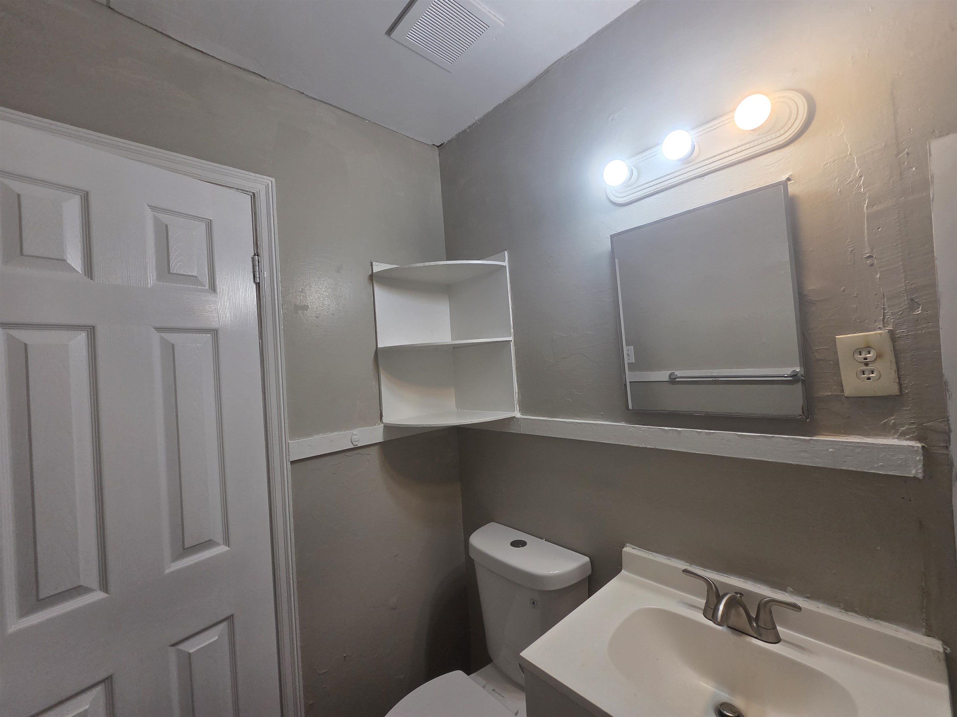 4047 Chelsea Ave Property Photo 3