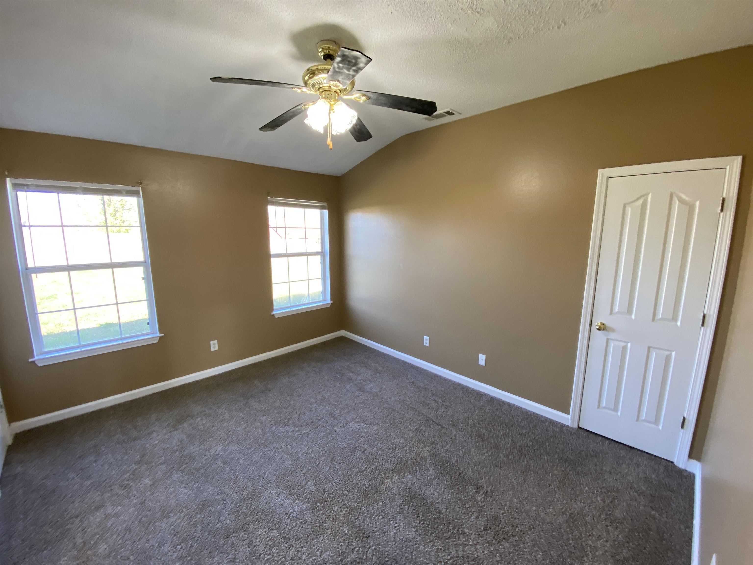 4431 Shadow Leaf Cv N Property Photo 5