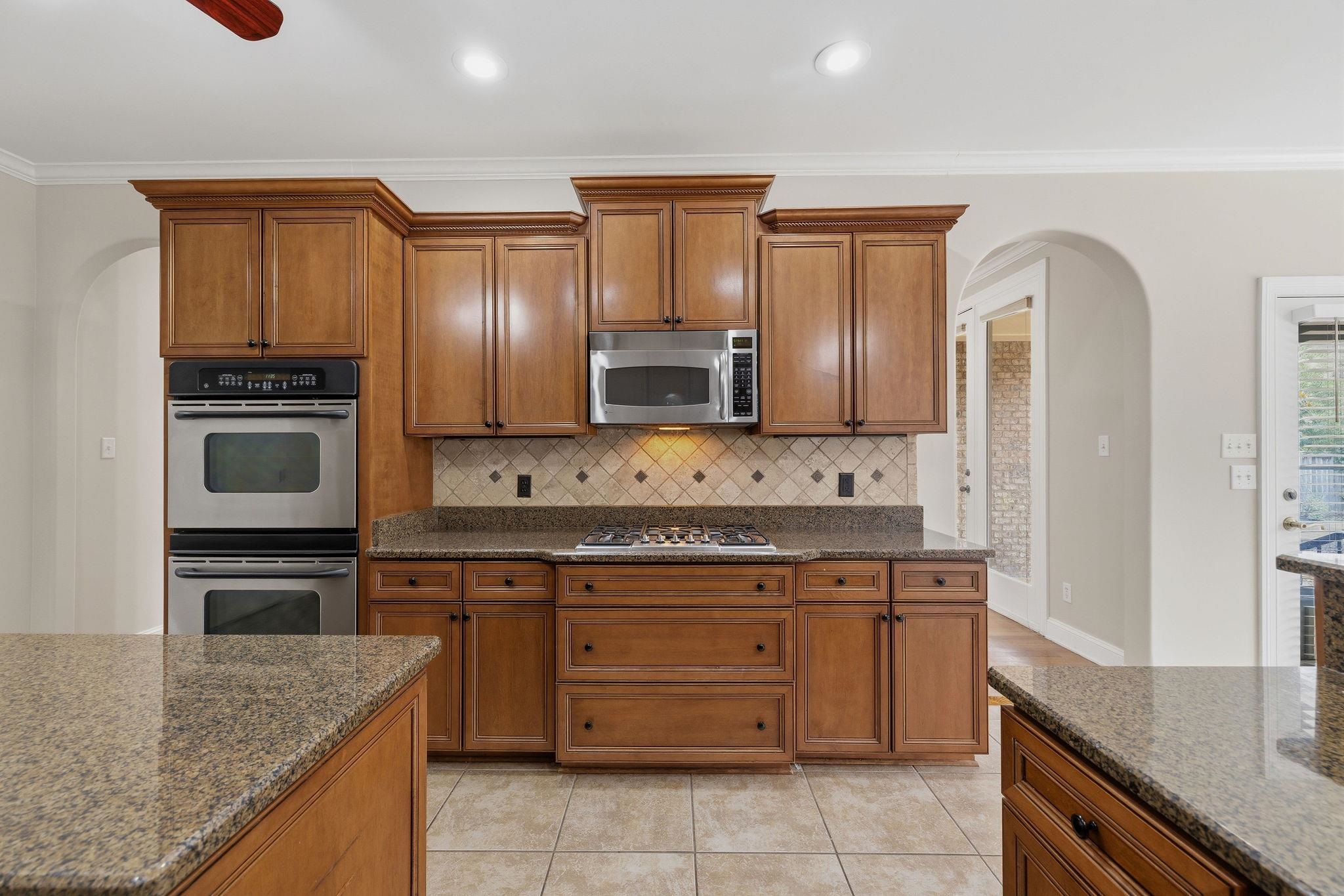 842 Shadow Walk Ln Property Photo 15