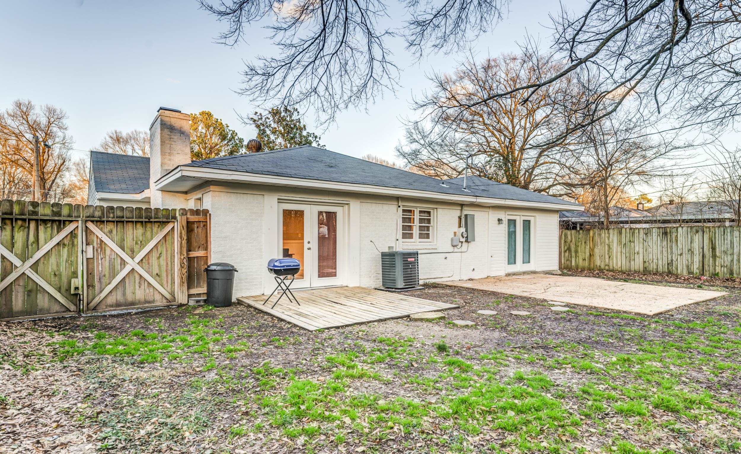 4493 Quince Rd Property Photo 3