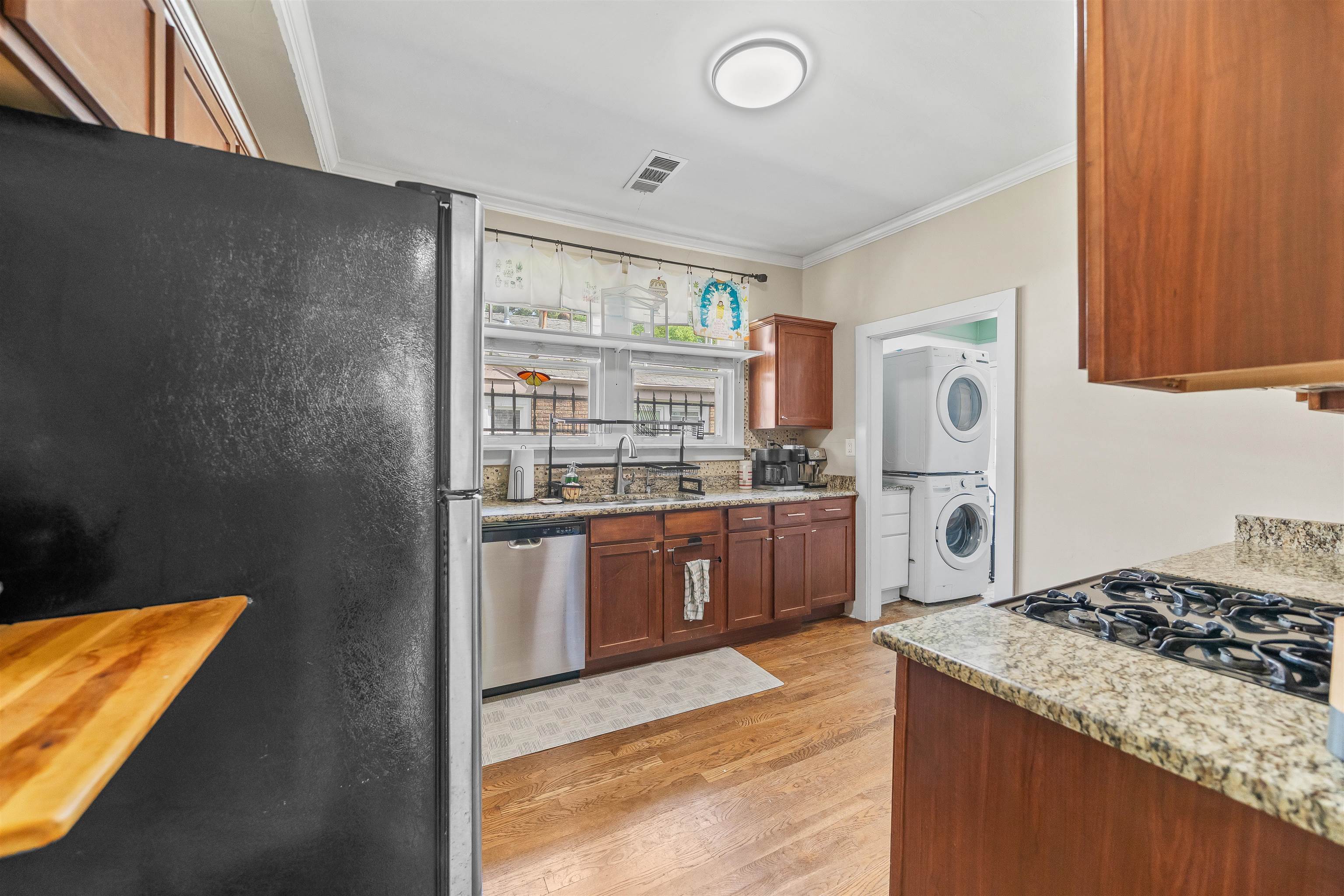 670 Maury St Property Photo 6