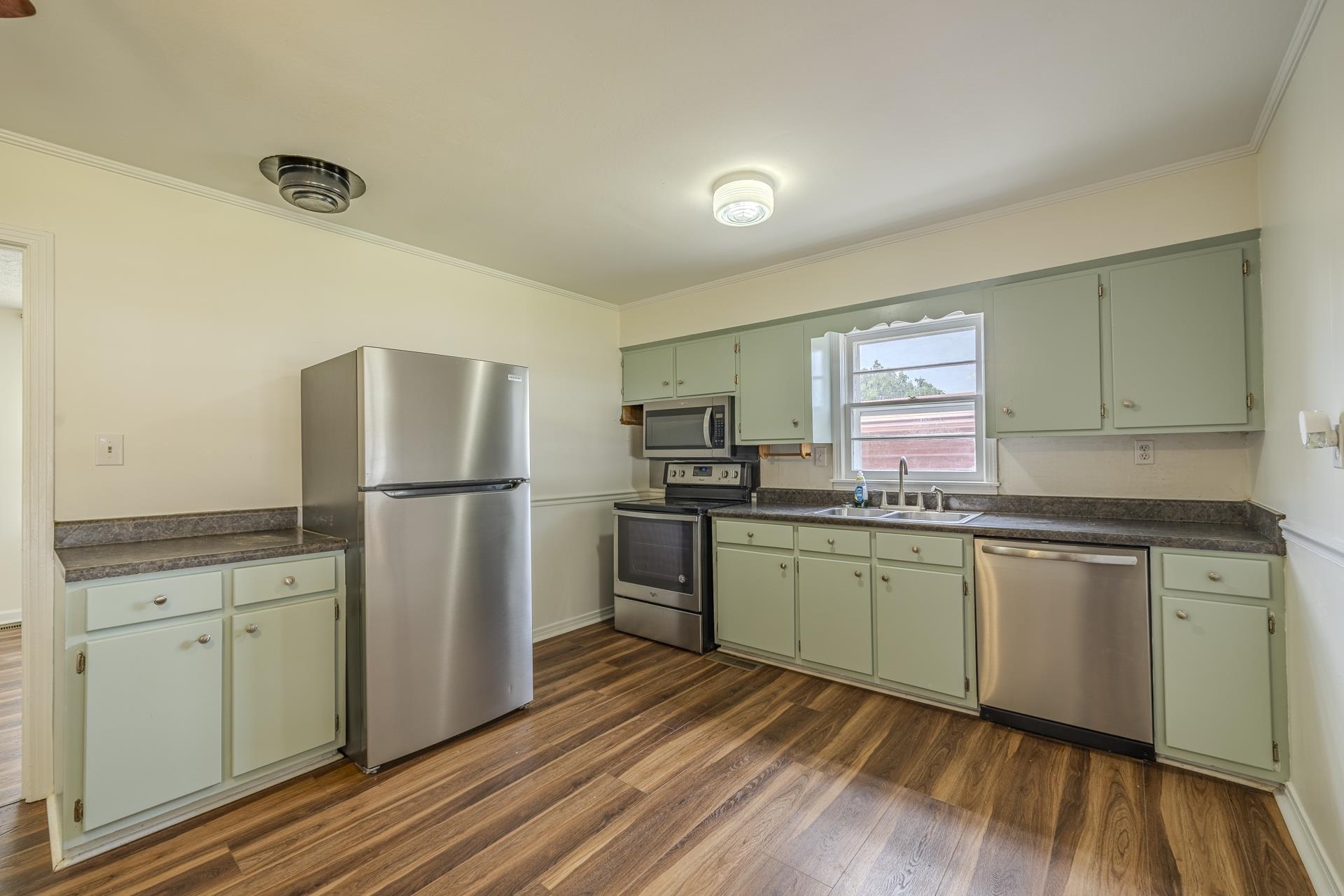 55 Squaw St Property Photo 3