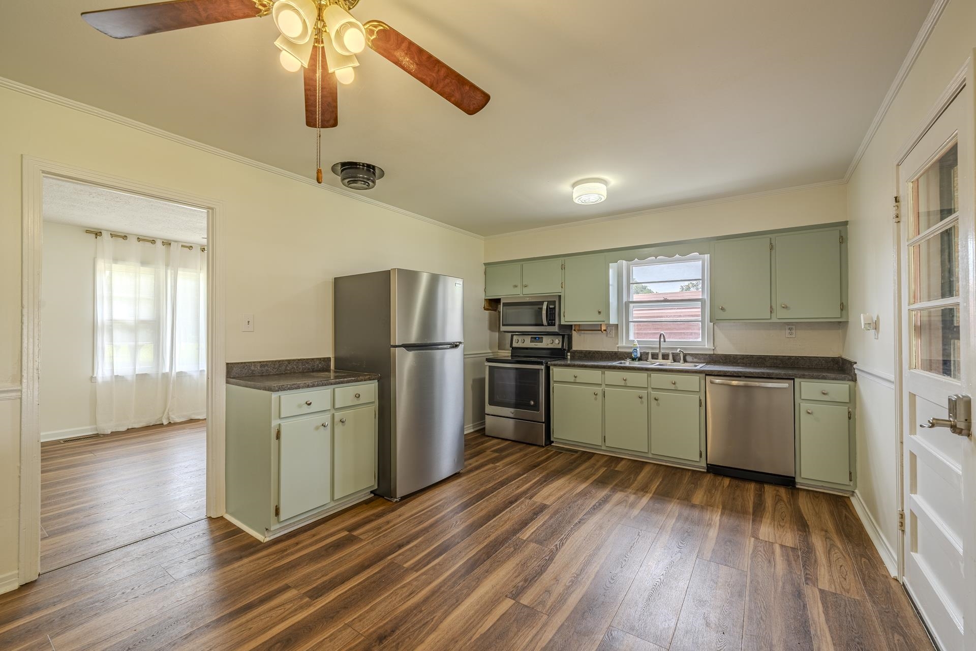 55 Squaw St Property Photo 4