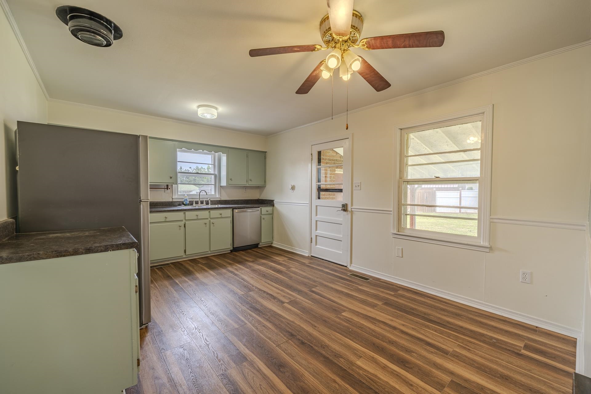 55 Squaw St Property Photo 5
