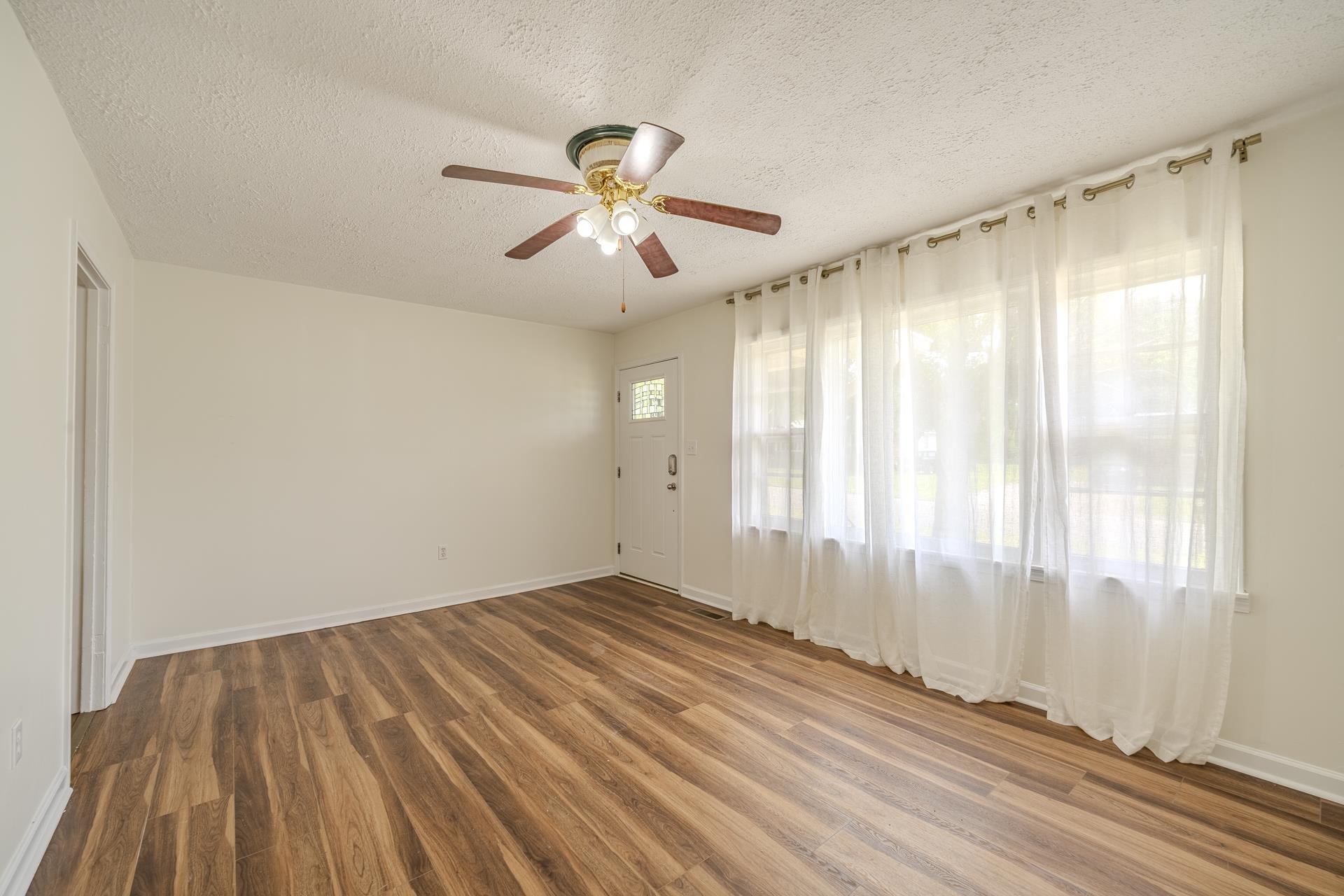 55 Squaw St Property Photo 8