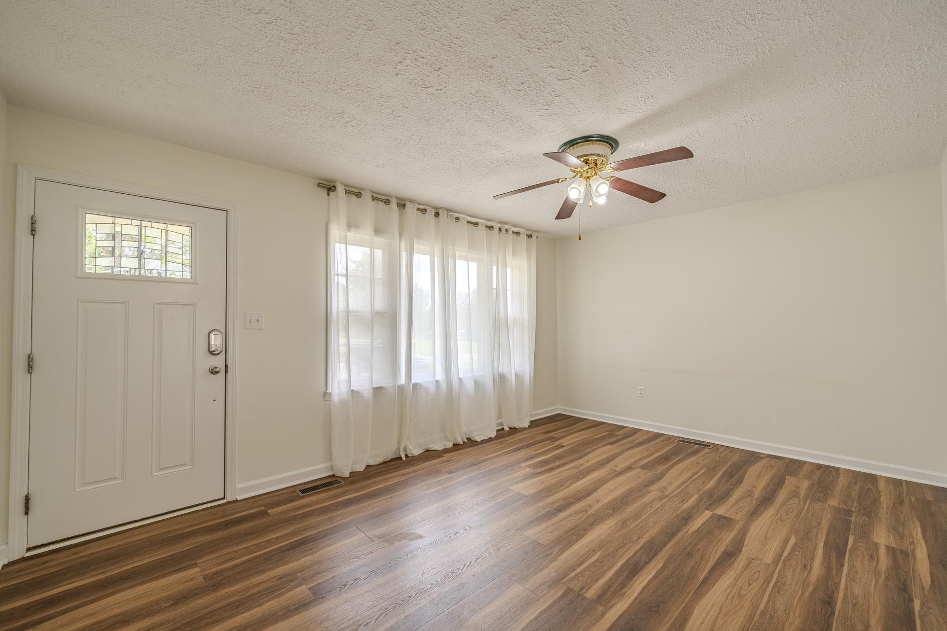 55 Squaw St Property Photo 10