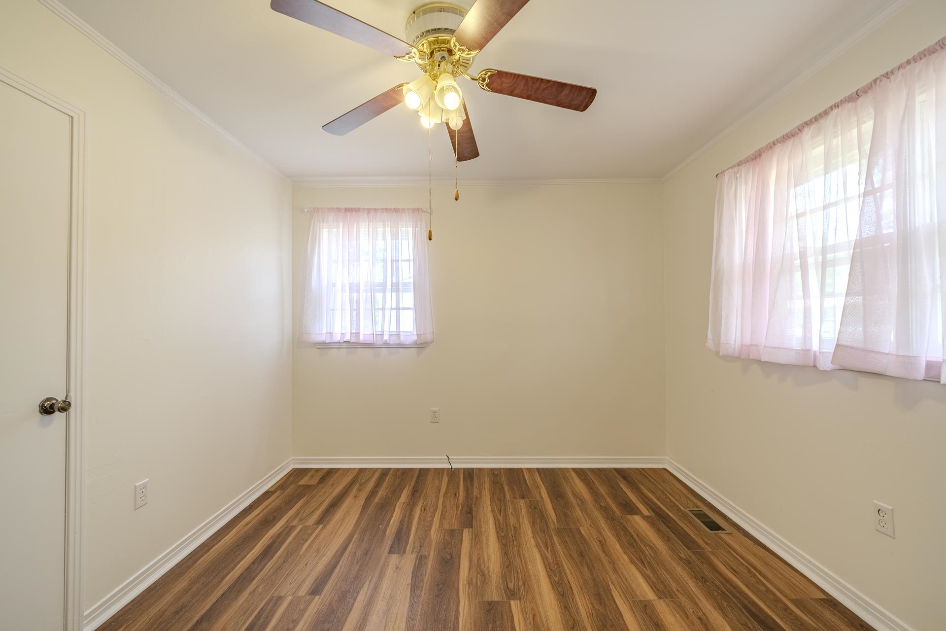 55 Squaw St Property Photo 18