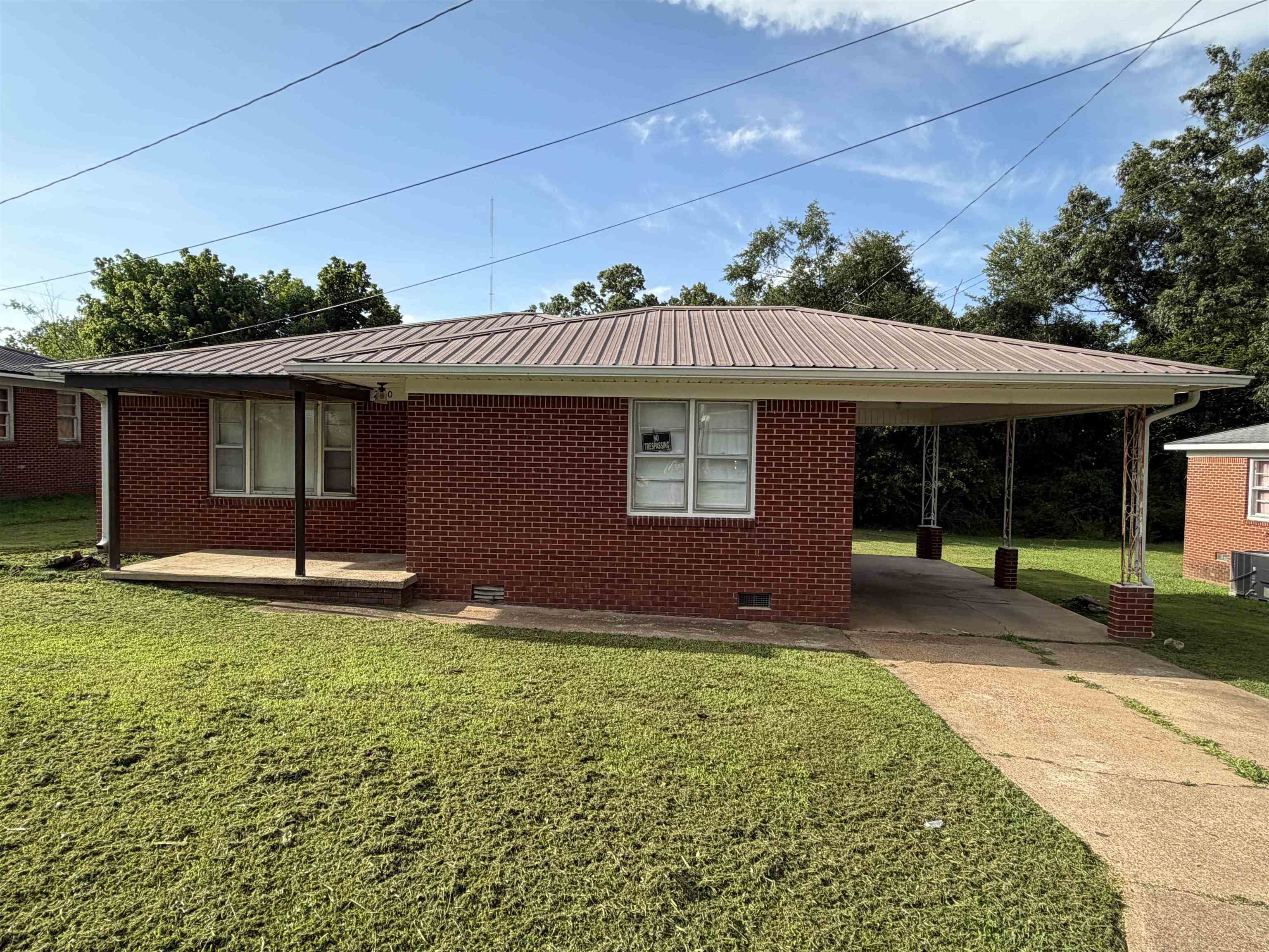 200 Jw Davis Dr Property Photo 1