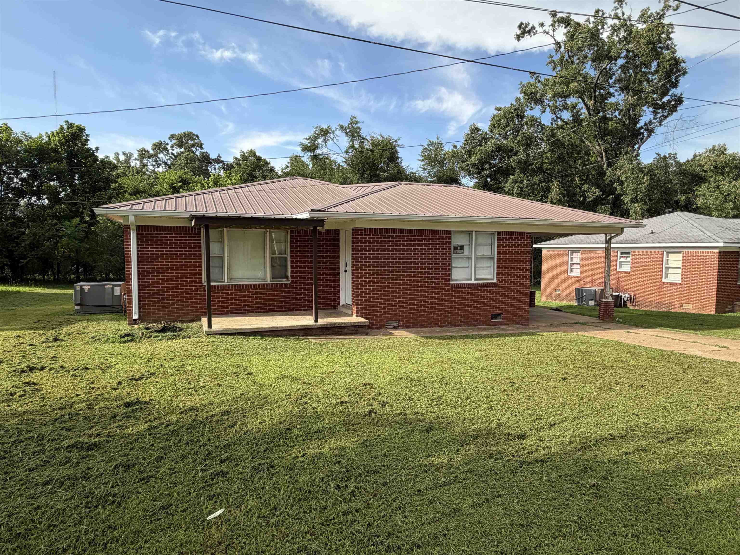 200 Jw Davis Dr Property Photo 2