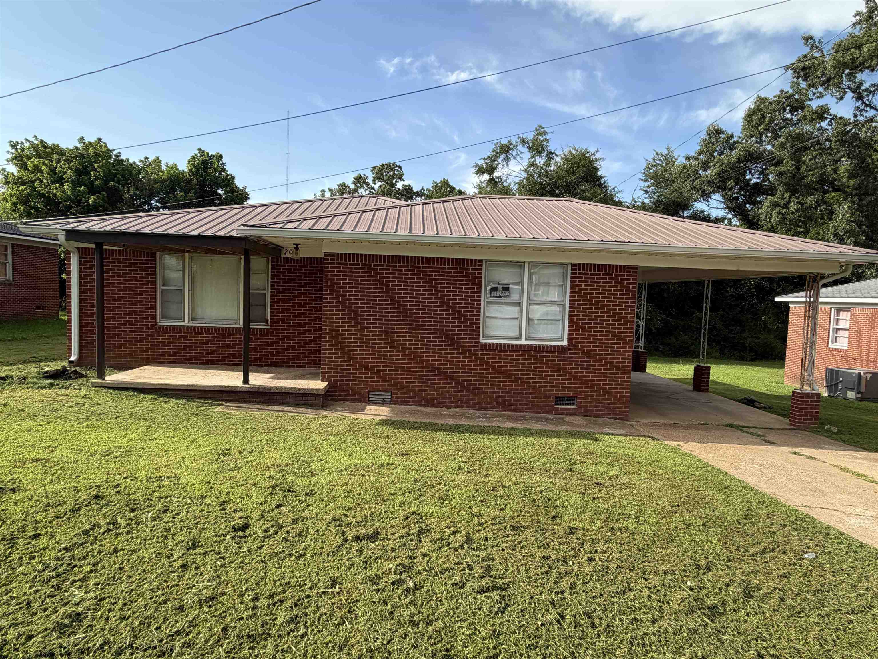 200 Jw Davis Dr Property Photo 3