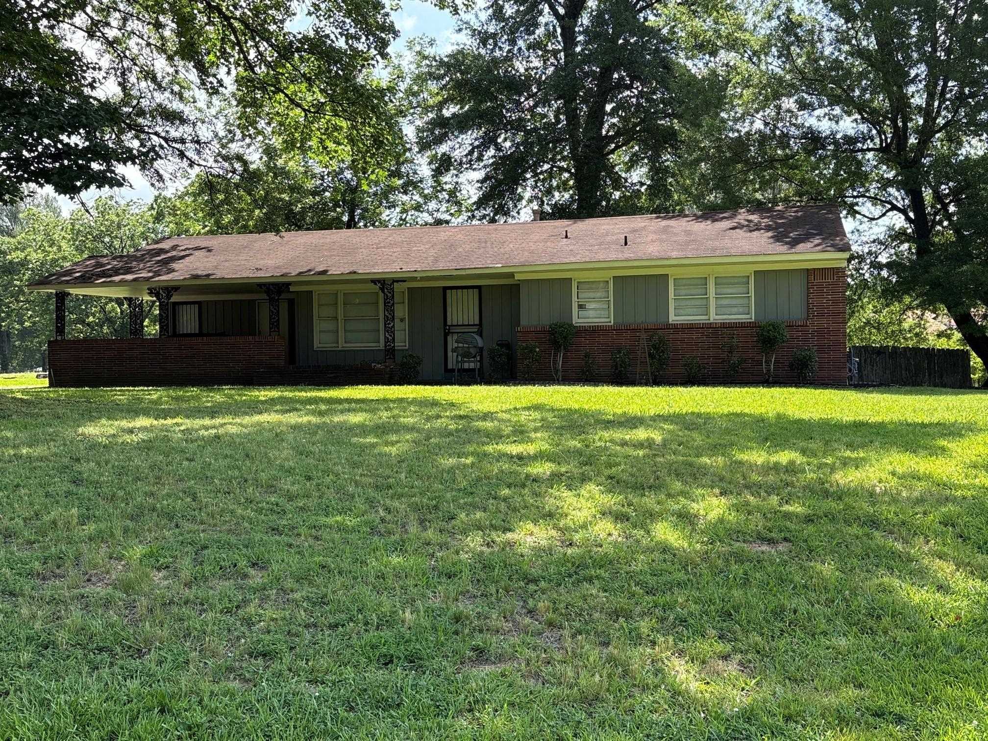 377 Parkdale Dr Property Photo 1