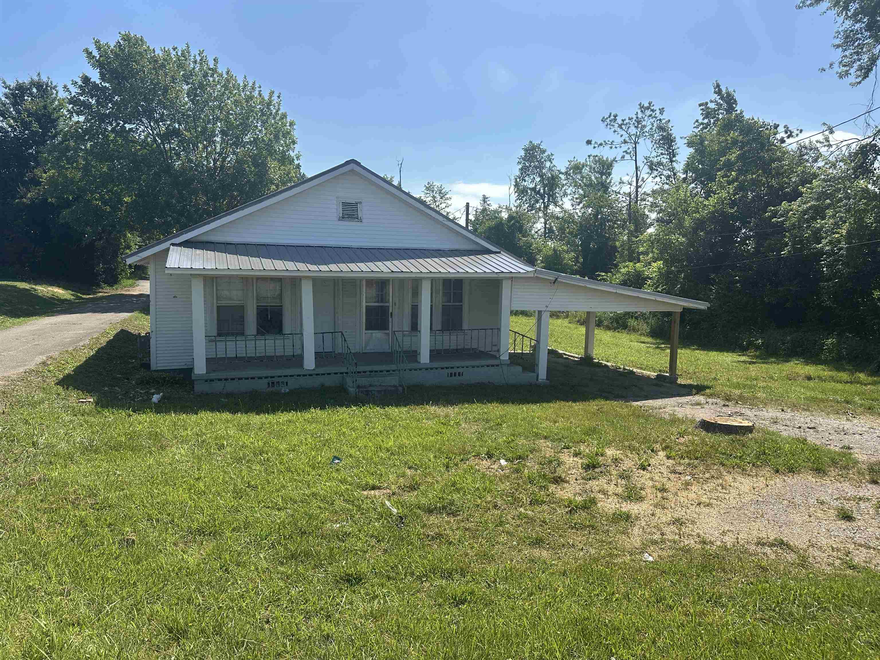 465 Peach St Property Photo 2