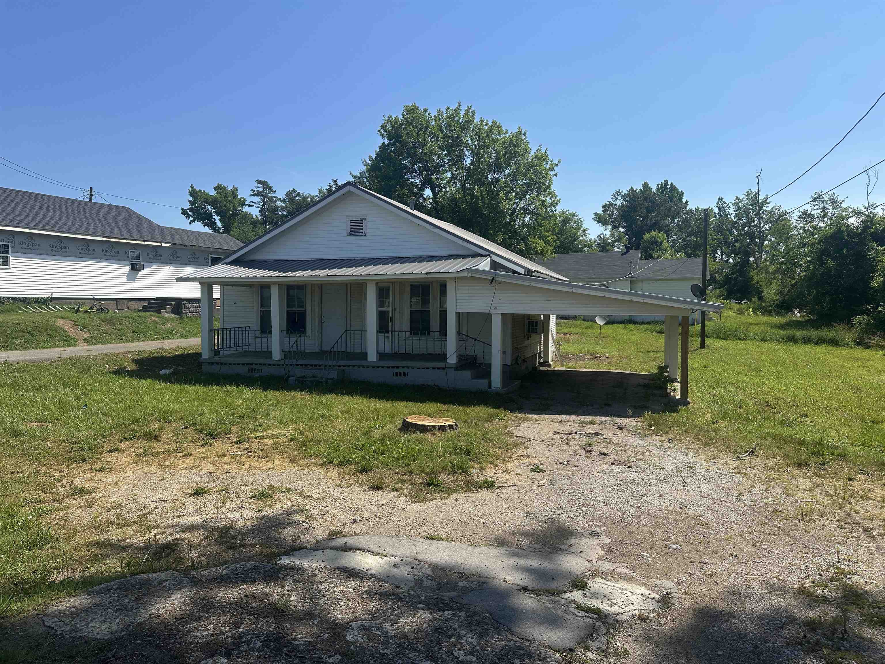 465 Peach St Property Photo 3