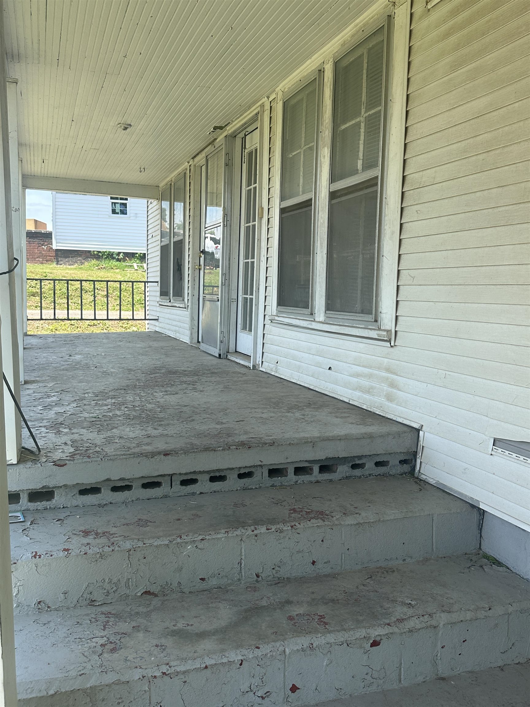 465 Peach St Property Photo 6