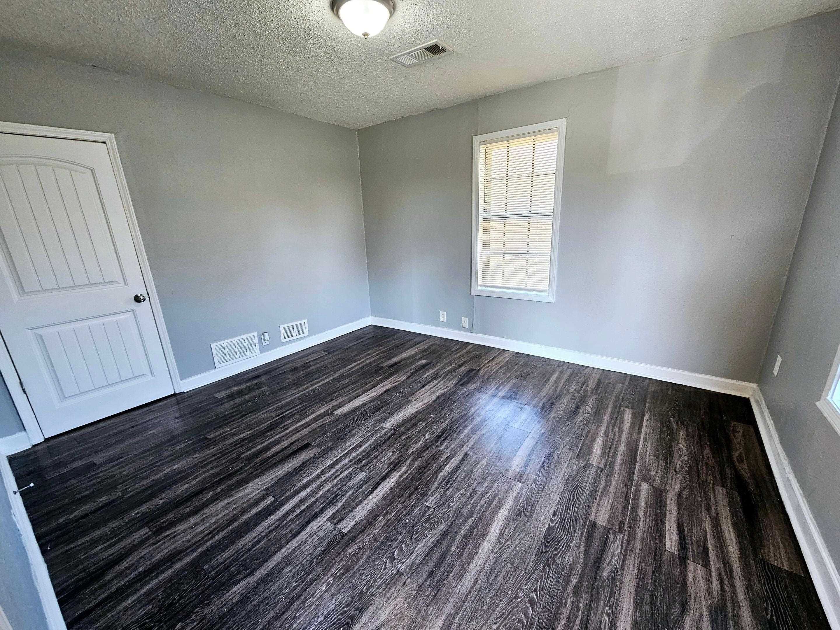 1609-1611 Hugenot St Property Photo 4