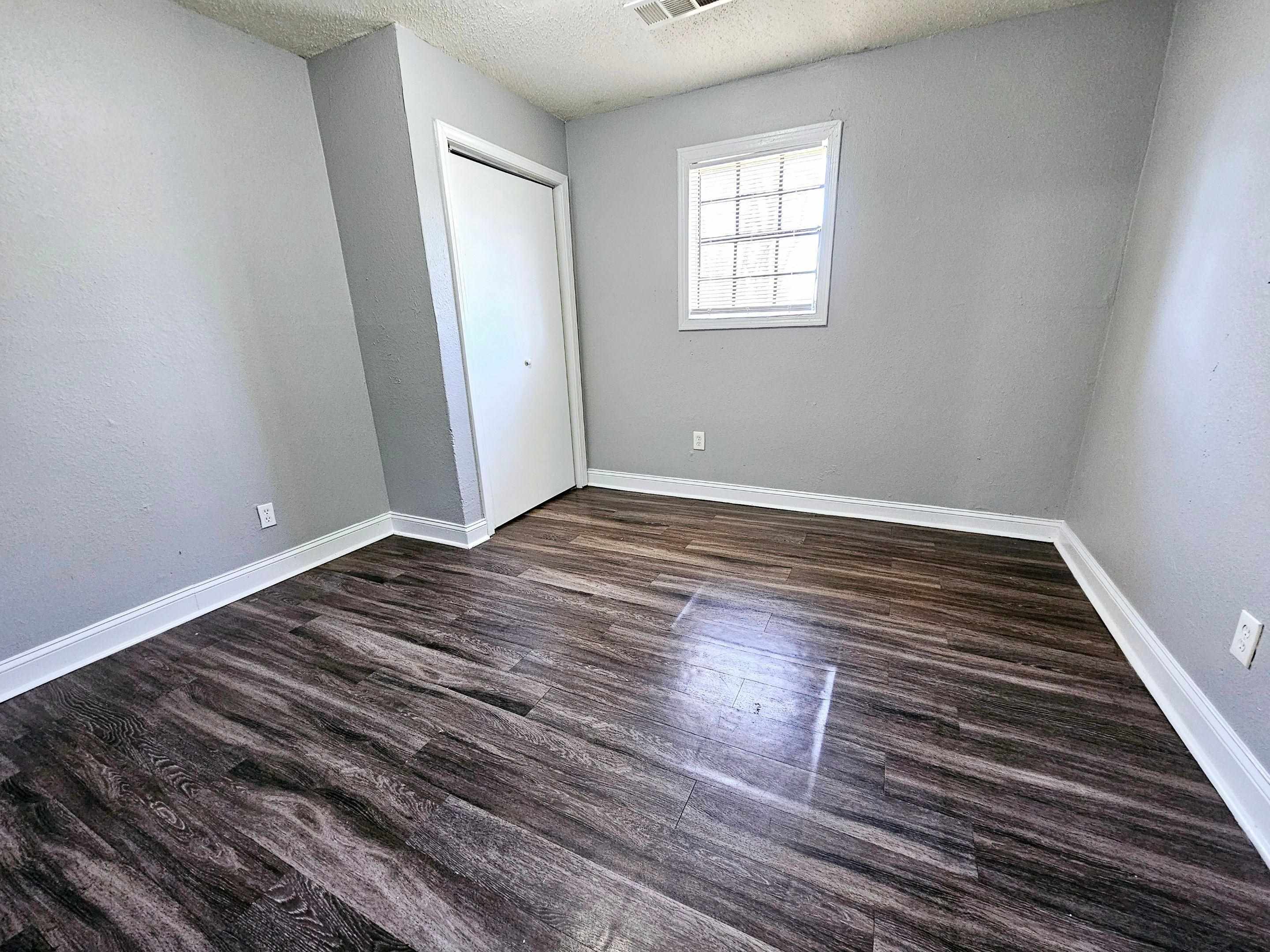 1609-1611 Hugenot St Property Photo 6