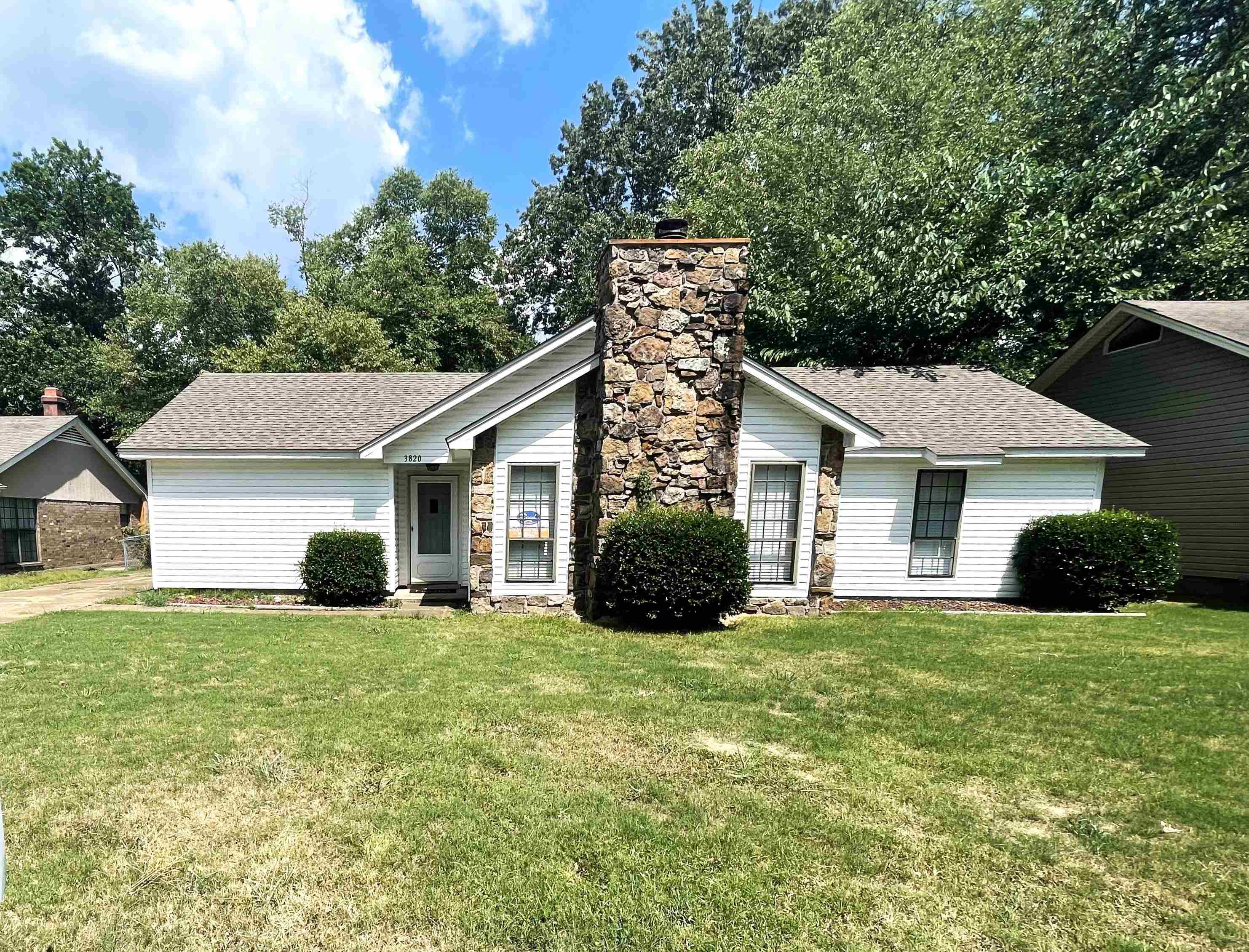 3820 LUCERNE DR Property Photo 1