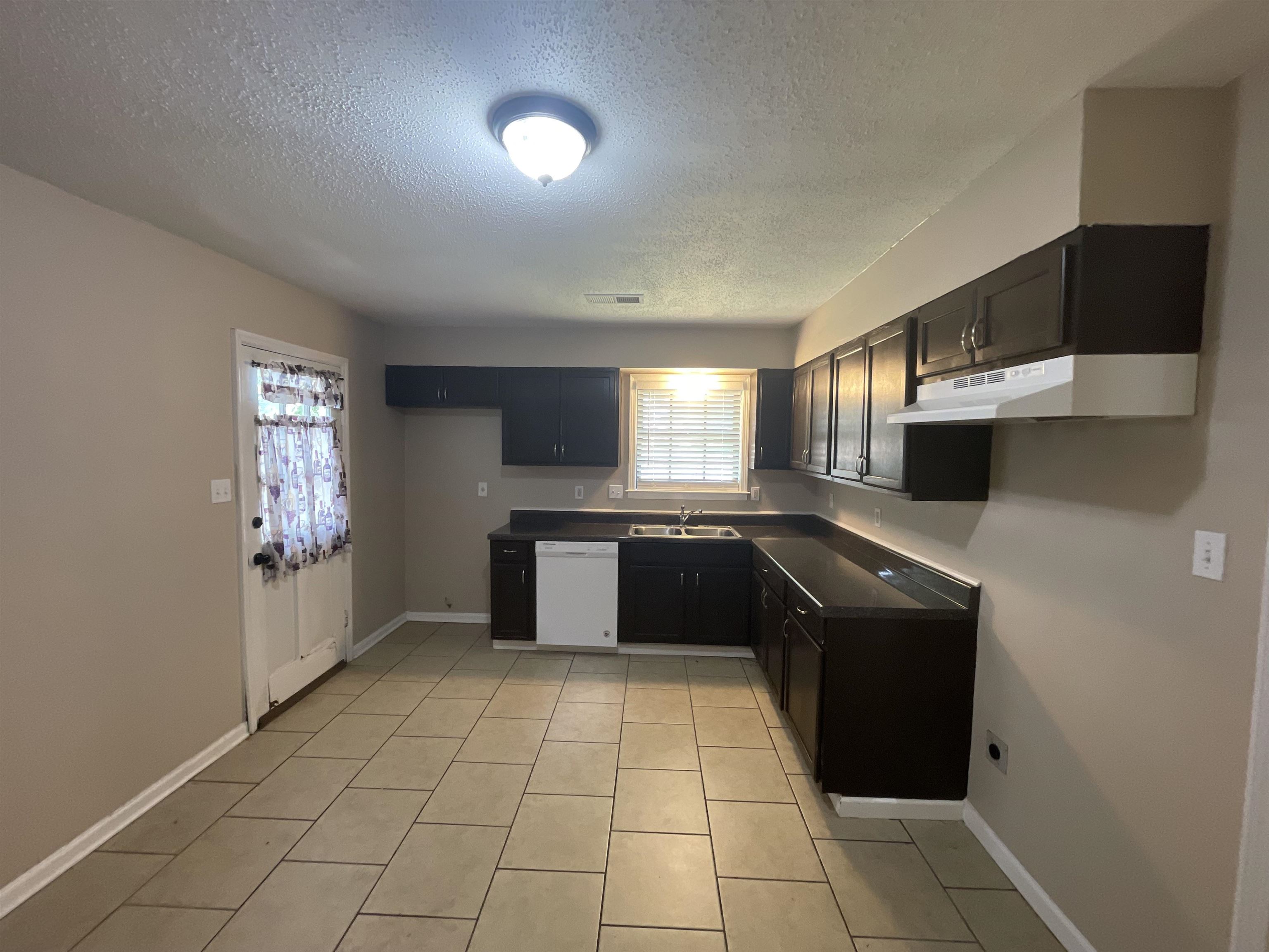 3820 Lucerne Dr Property Photo 3
