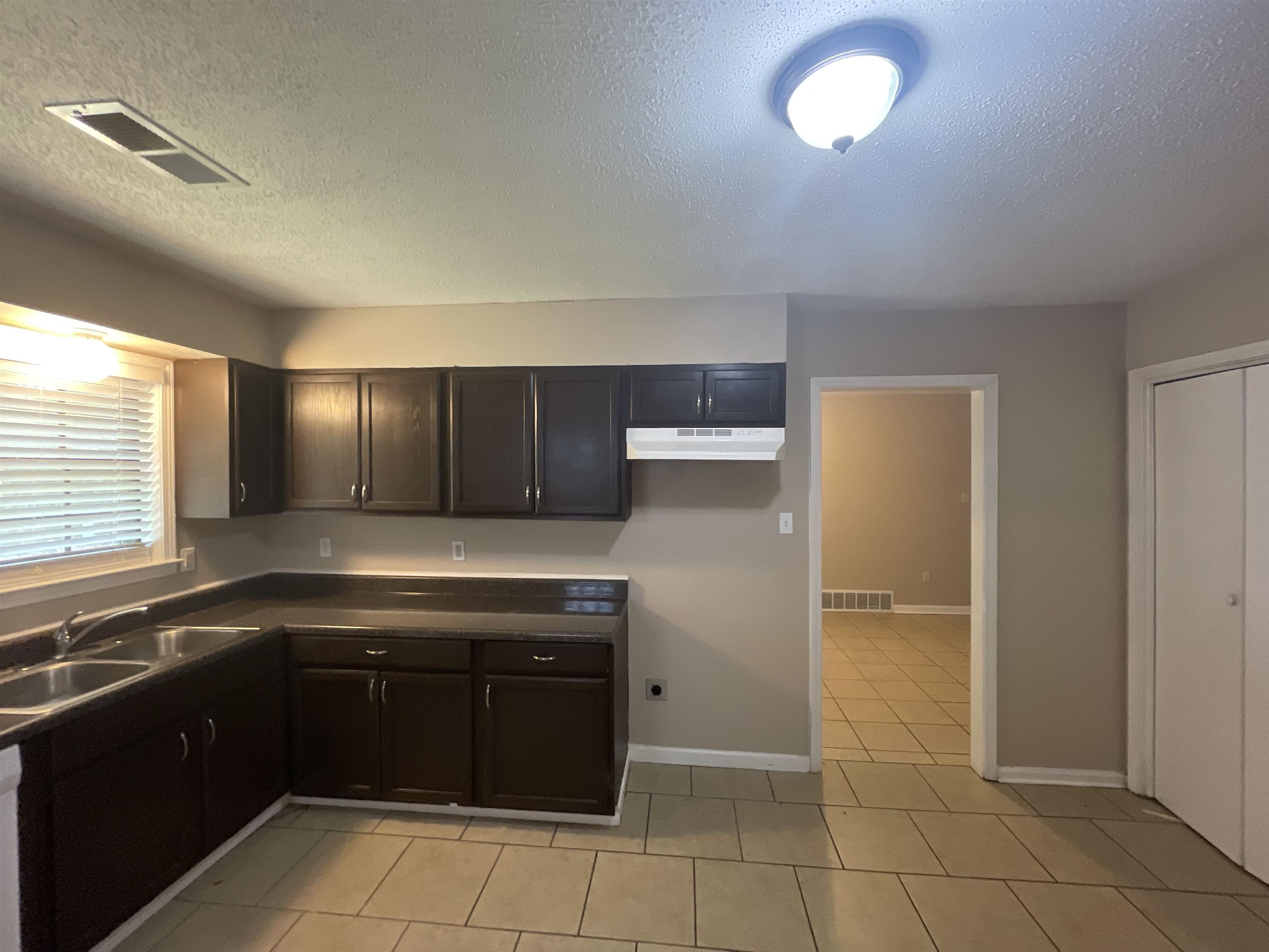 3820 Lucerne Dr Property Photo 4