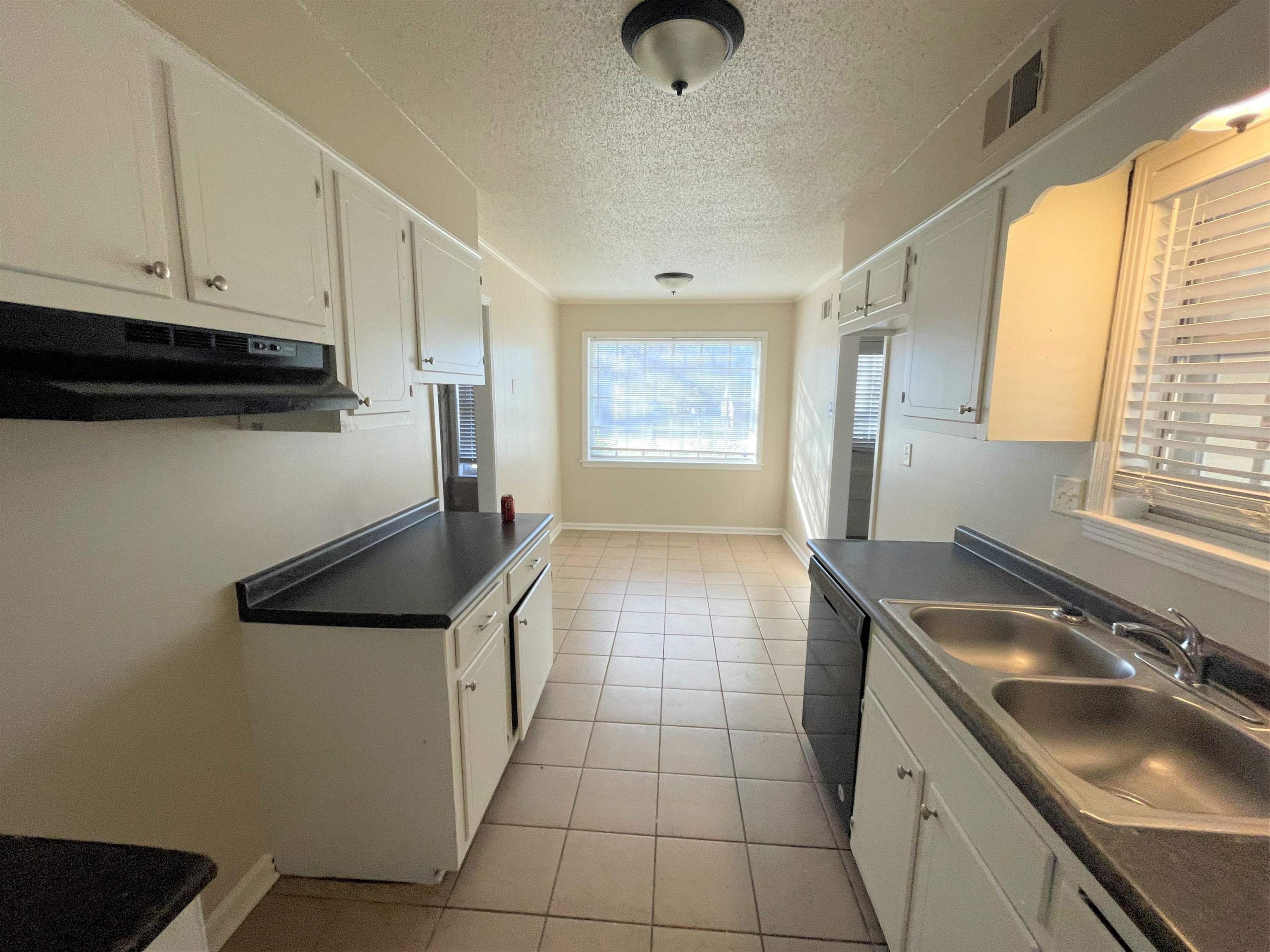 3645 Twinmont St Property Photo 4