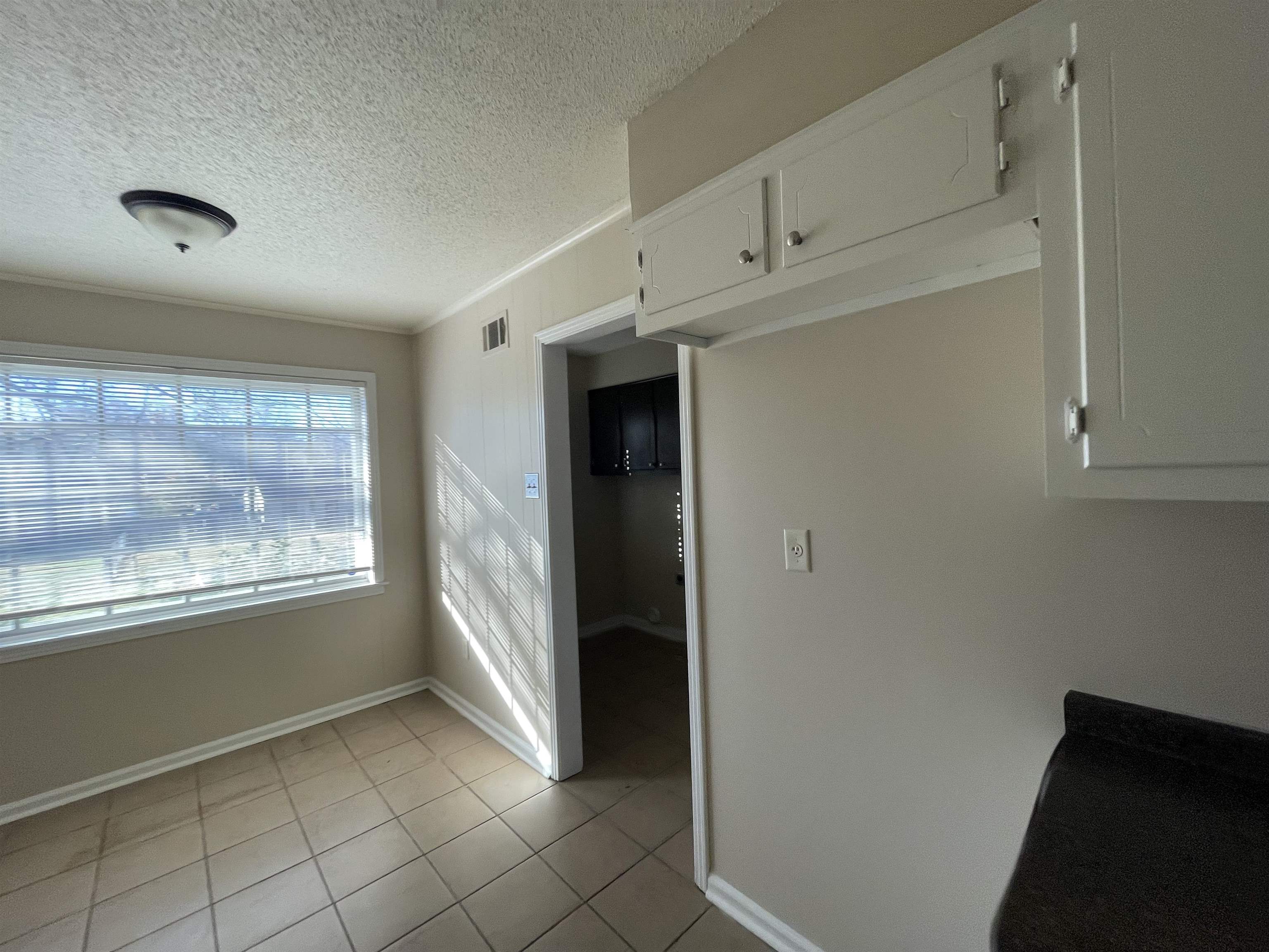 3645 Twinmont St Property Photo 5