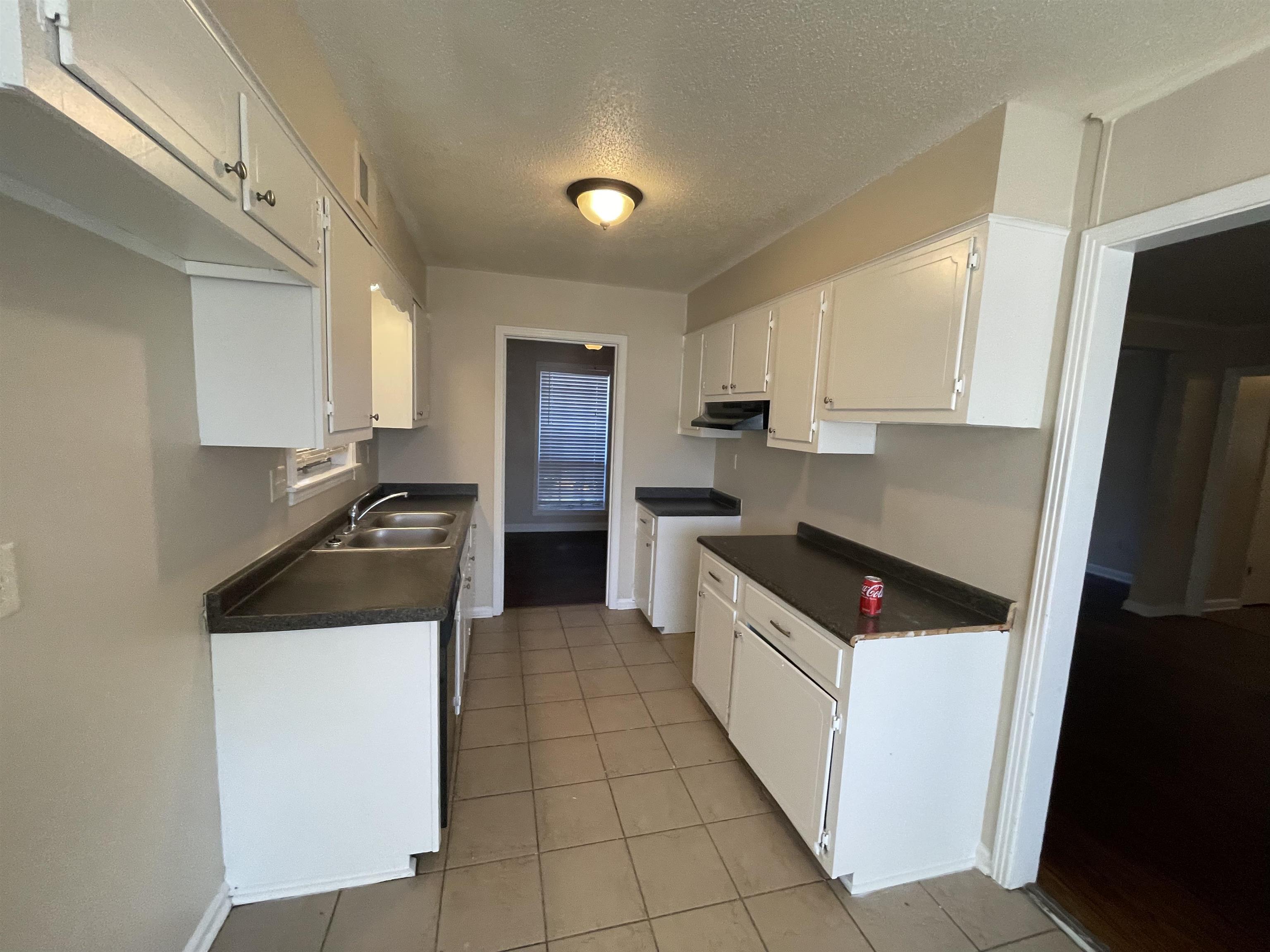 3645 Twinmont St Property Photo 6