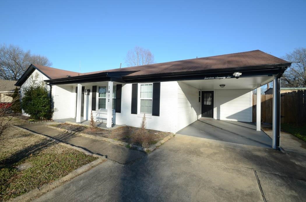 1472 Kinilwood St Property Photo 2