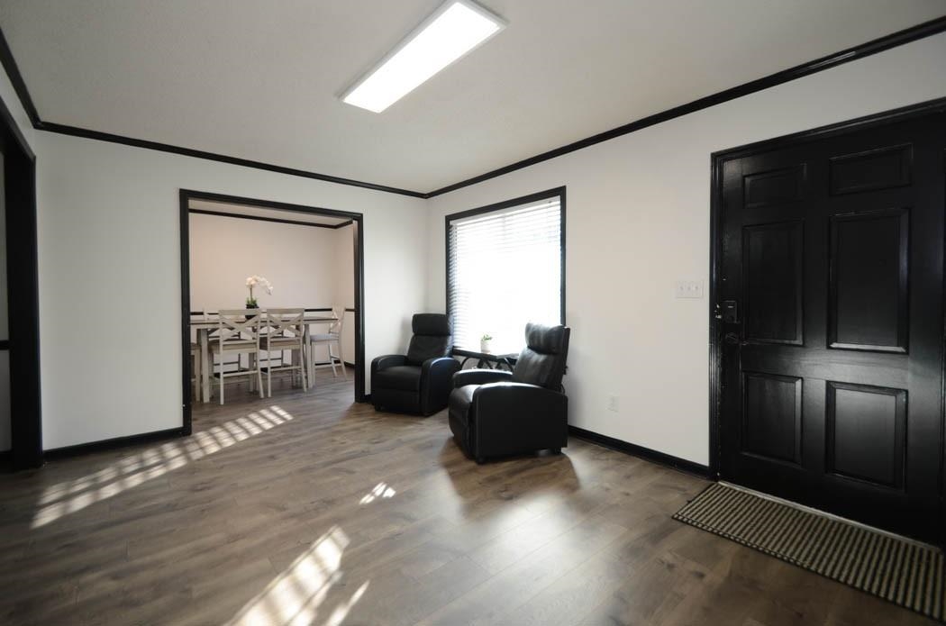 1472 Kinilwood St Property Photo 4