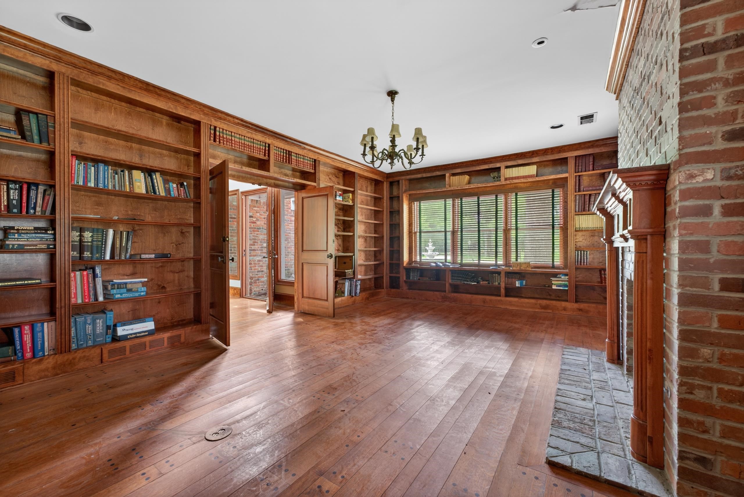 530 W Raines Rd Property Photo 17