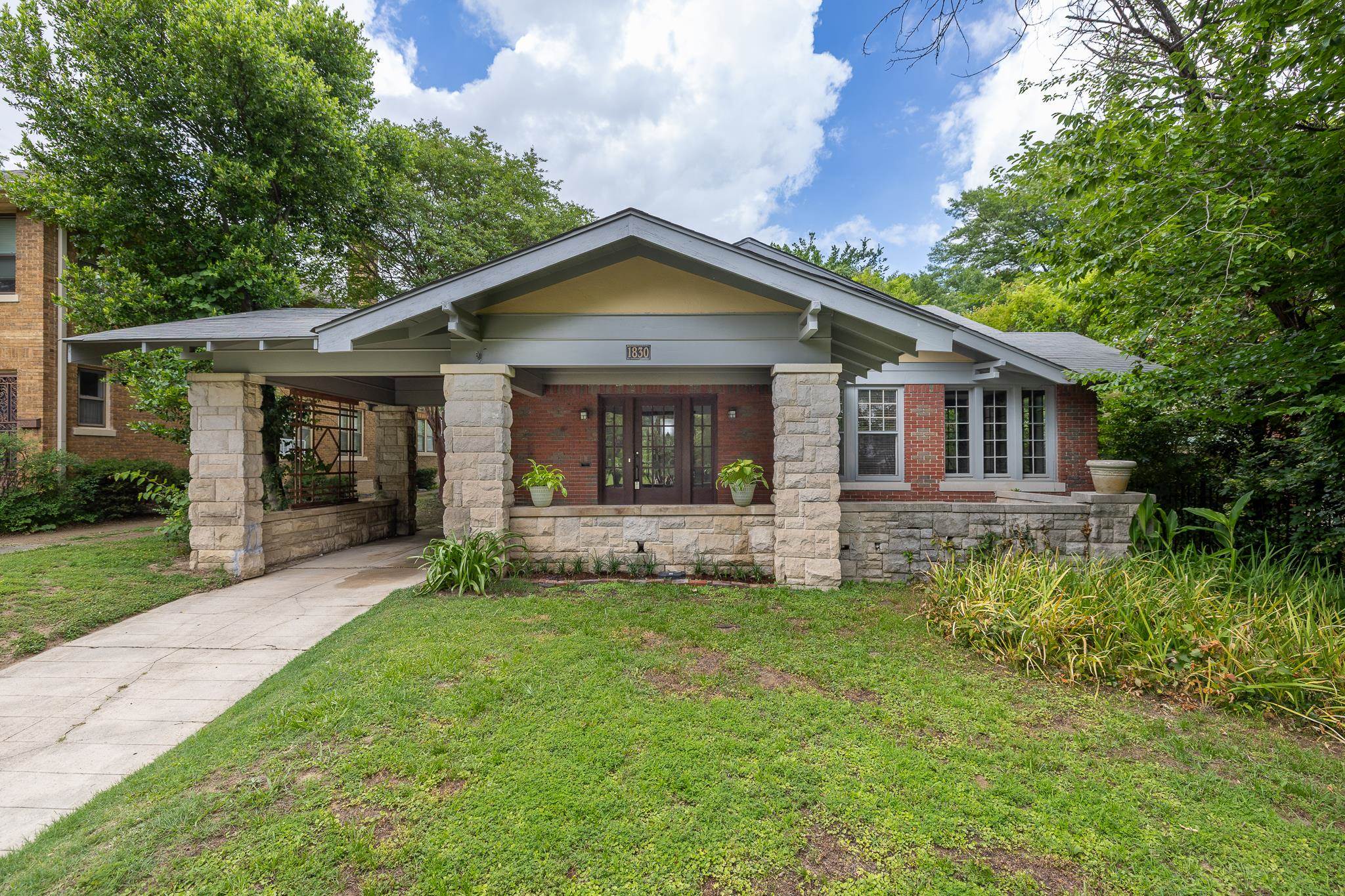1830 Forest Ave Property Photo 1