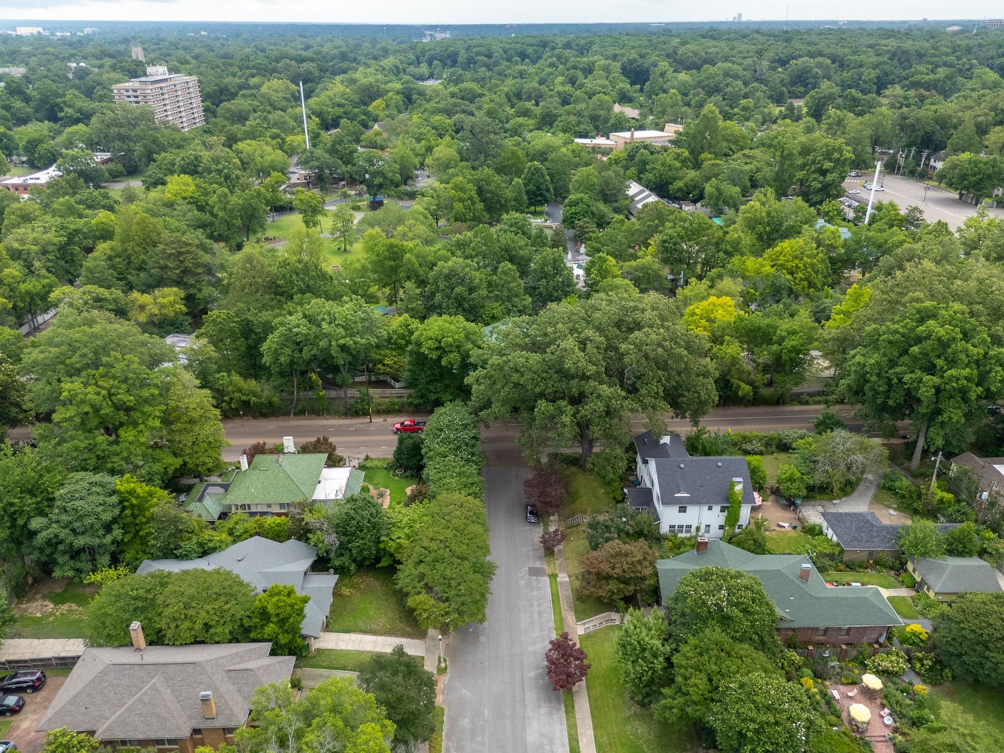 1830 Forest Ave Property Photo 3