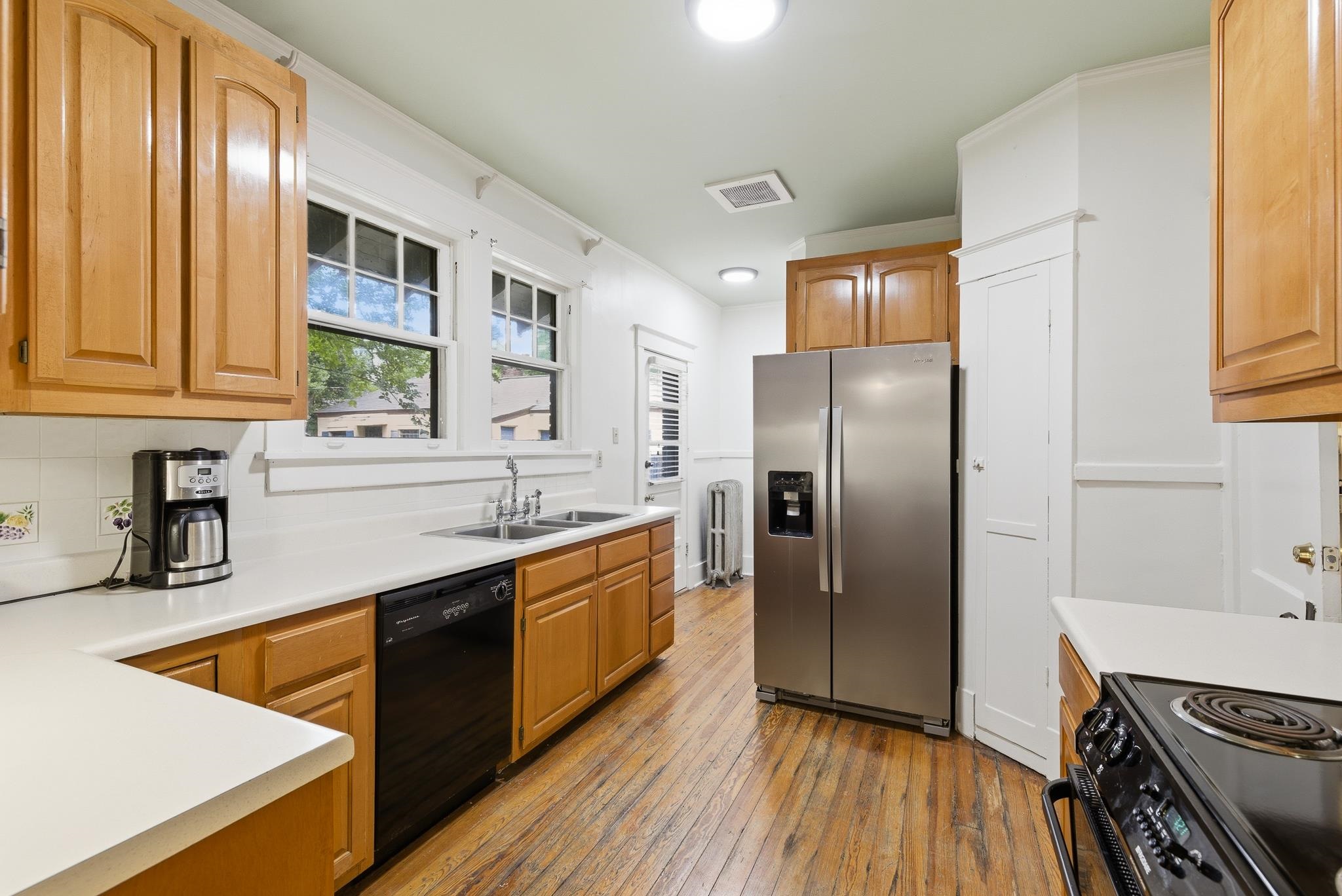 1830 Forest Ave Property Photo 15
