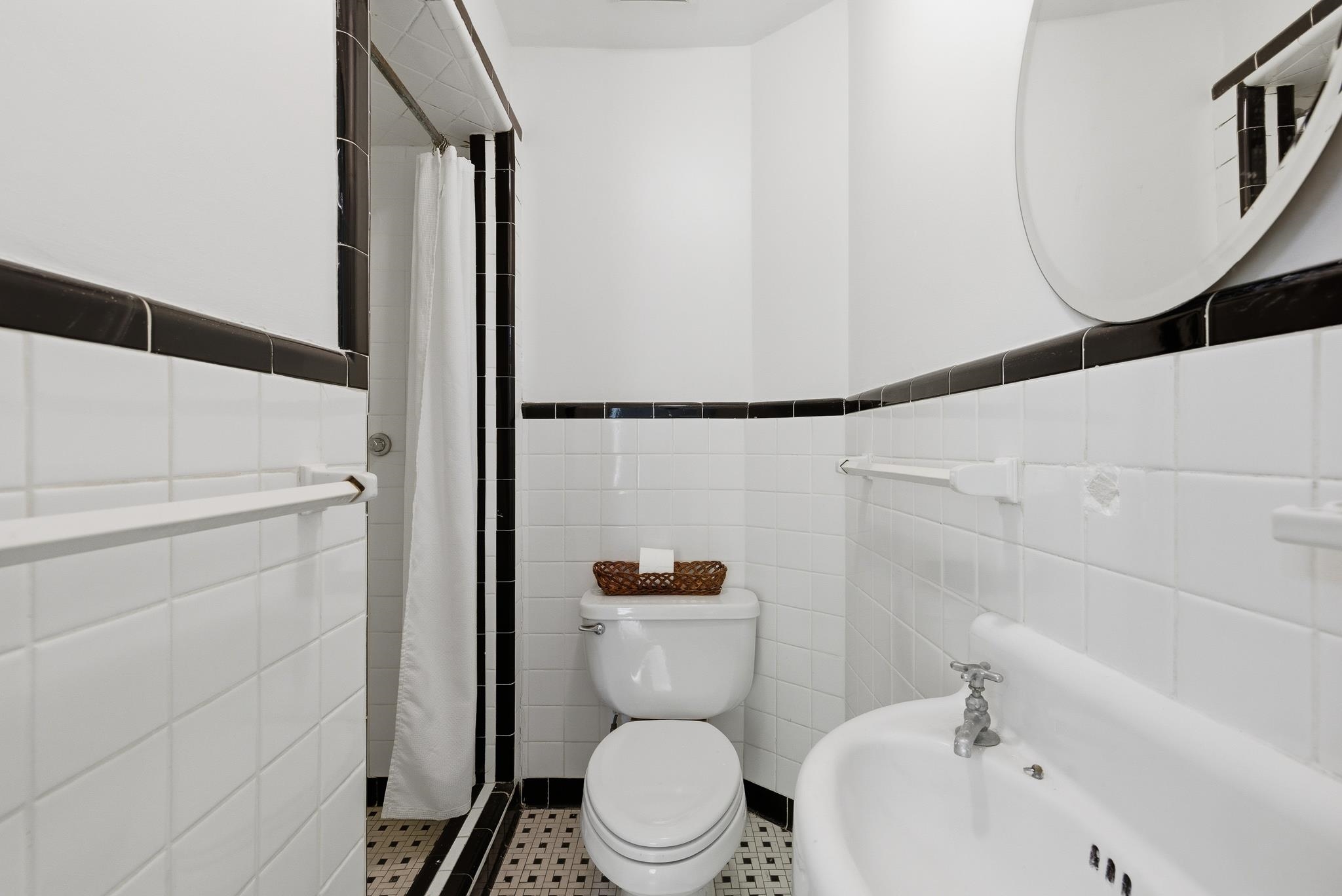 1830 Forest Ave Property Photo 21