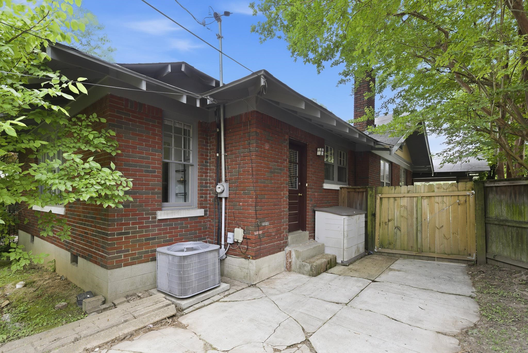 1830 Forest Ave Property Photo 27