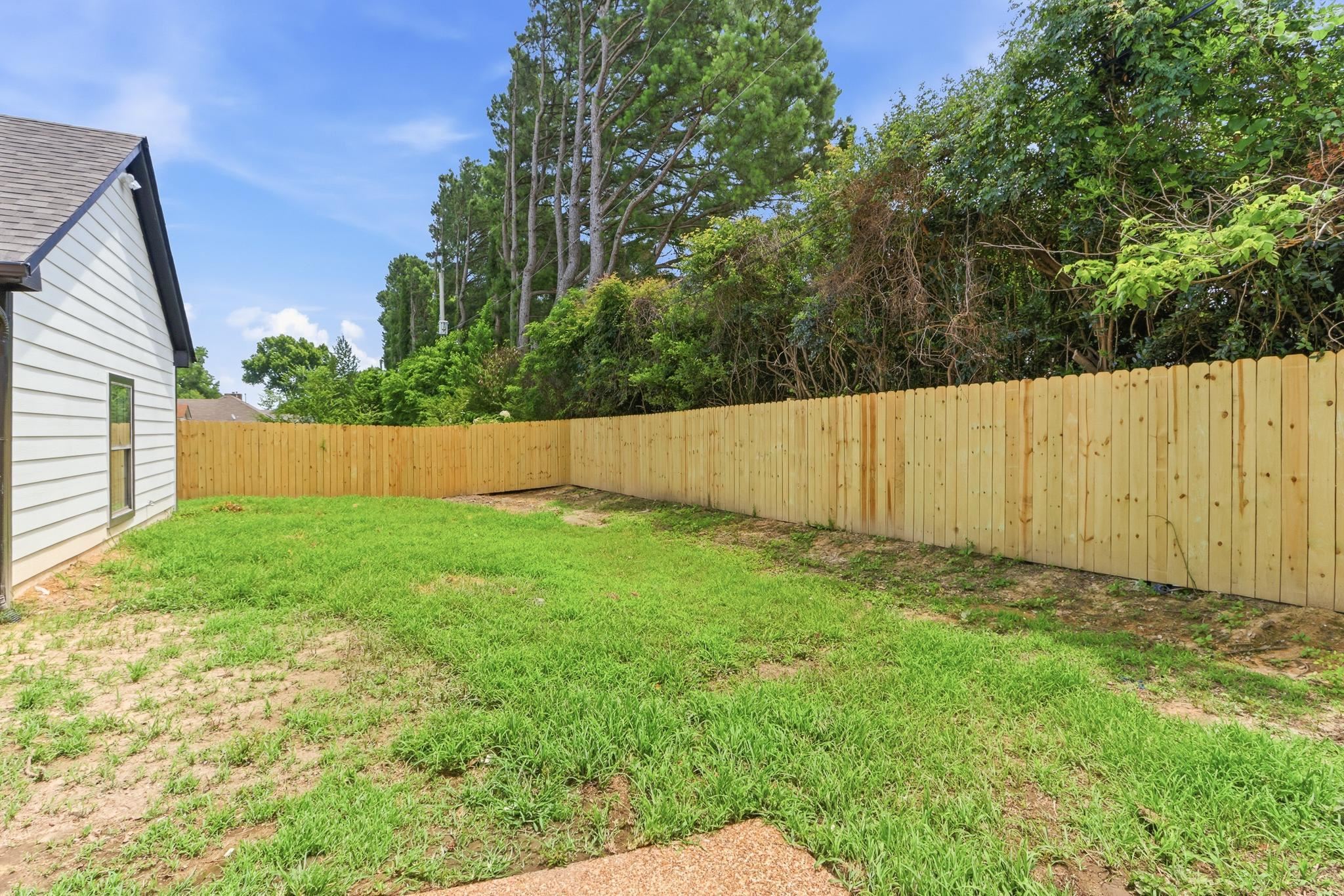7599 Valley Glen Rd Property Photo 6