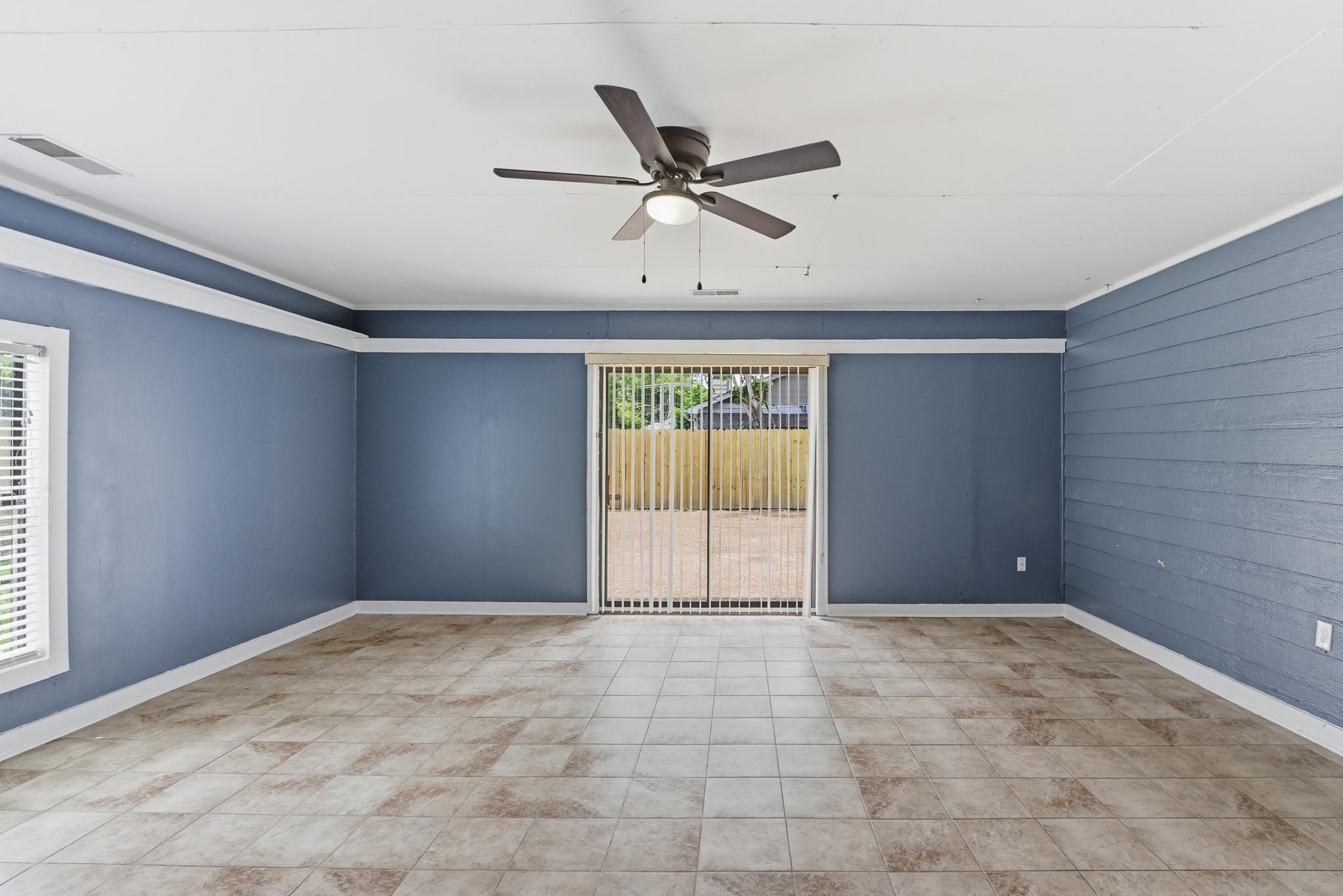 7599 Valley Glen Rd Property Photo 11