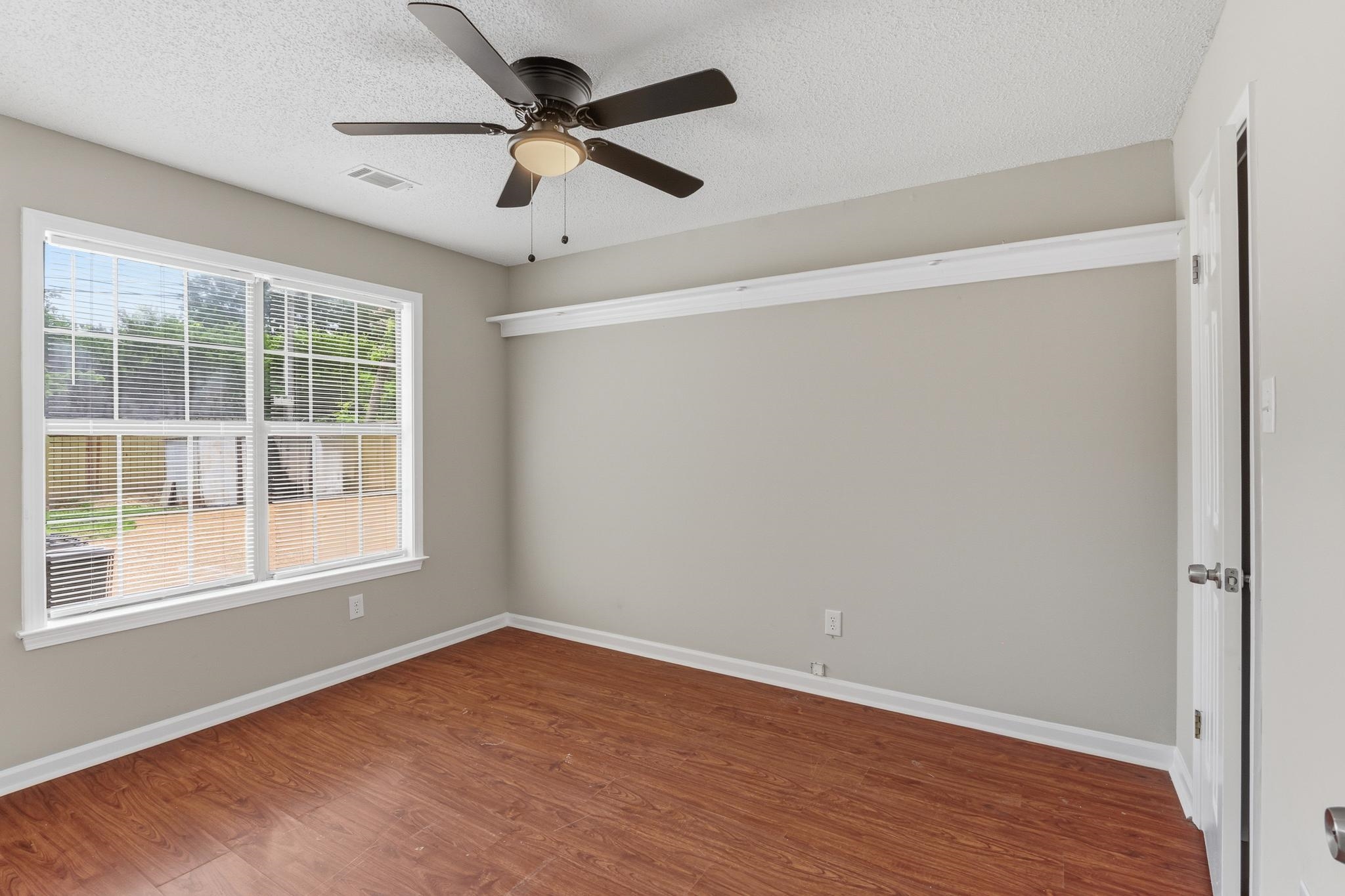 7599 Valley Glen Rd Property Photo 14
