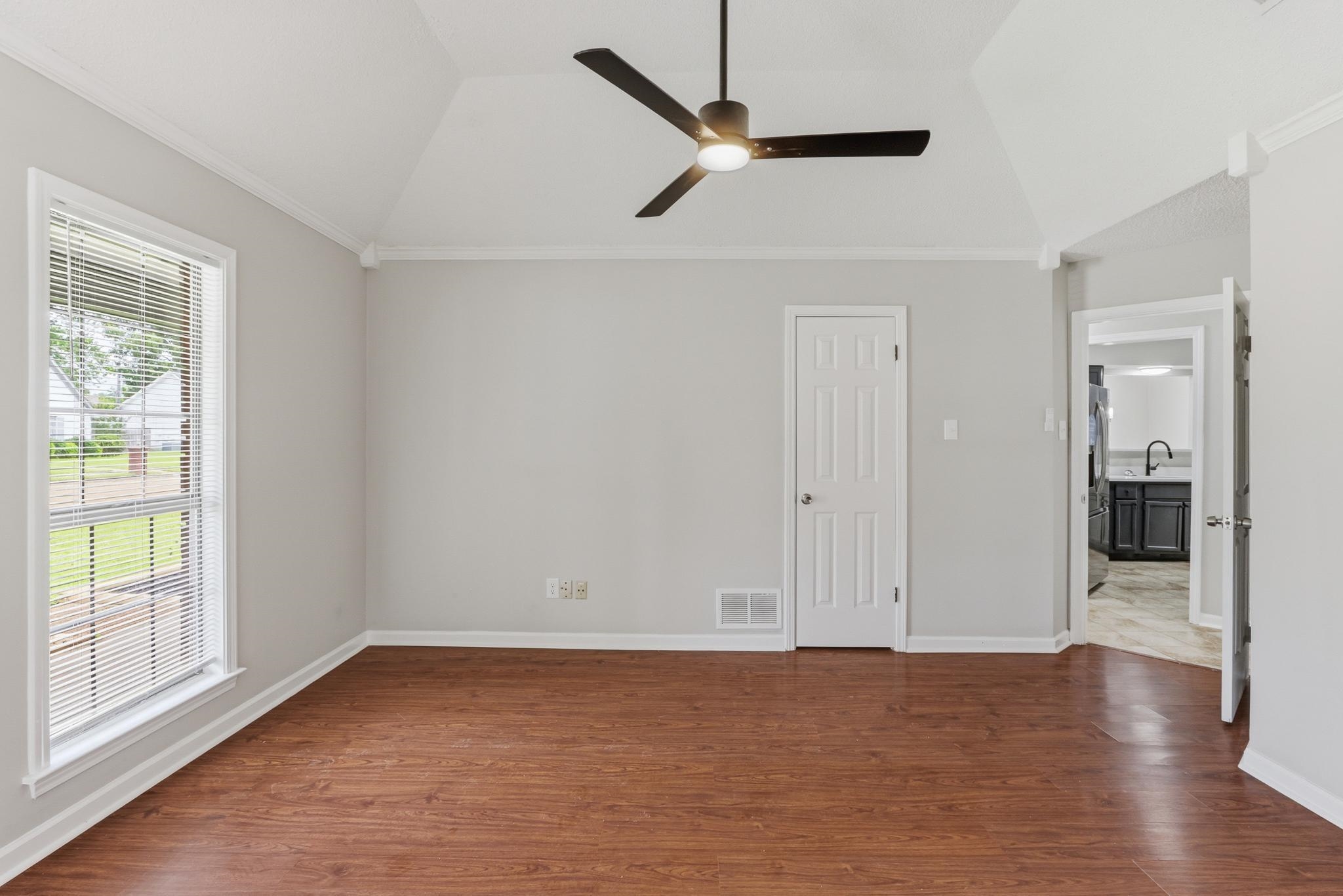 7599 Valley Glen Rd Property Photo 15