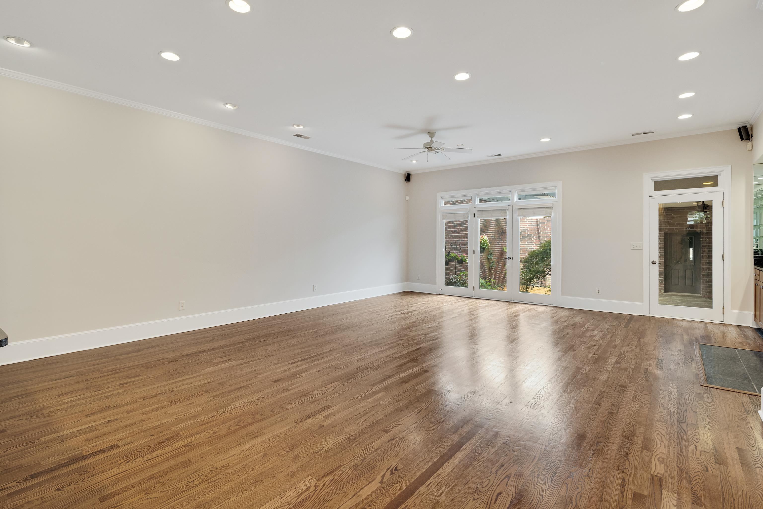 579 S Front St Property Photo 13