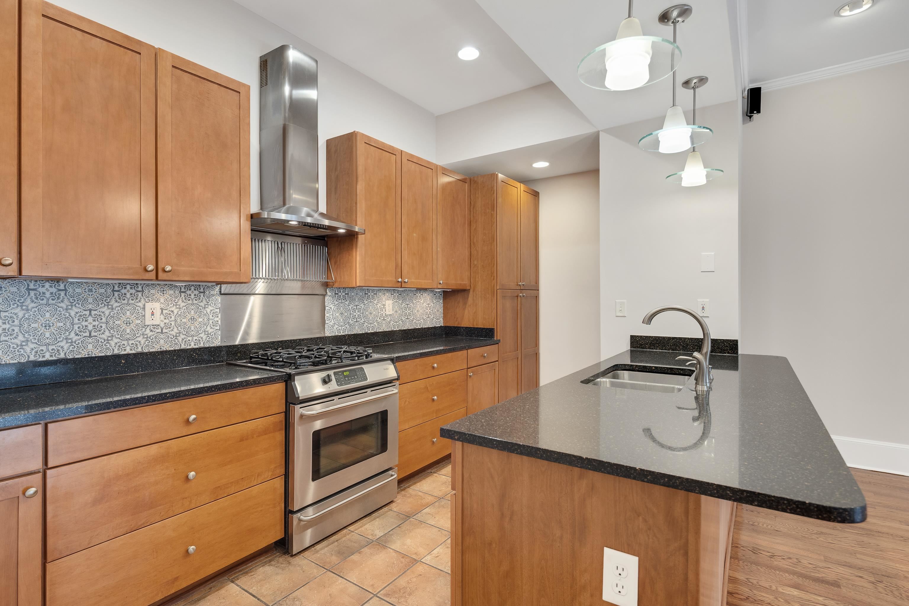 579 S Front St Property Photo 16