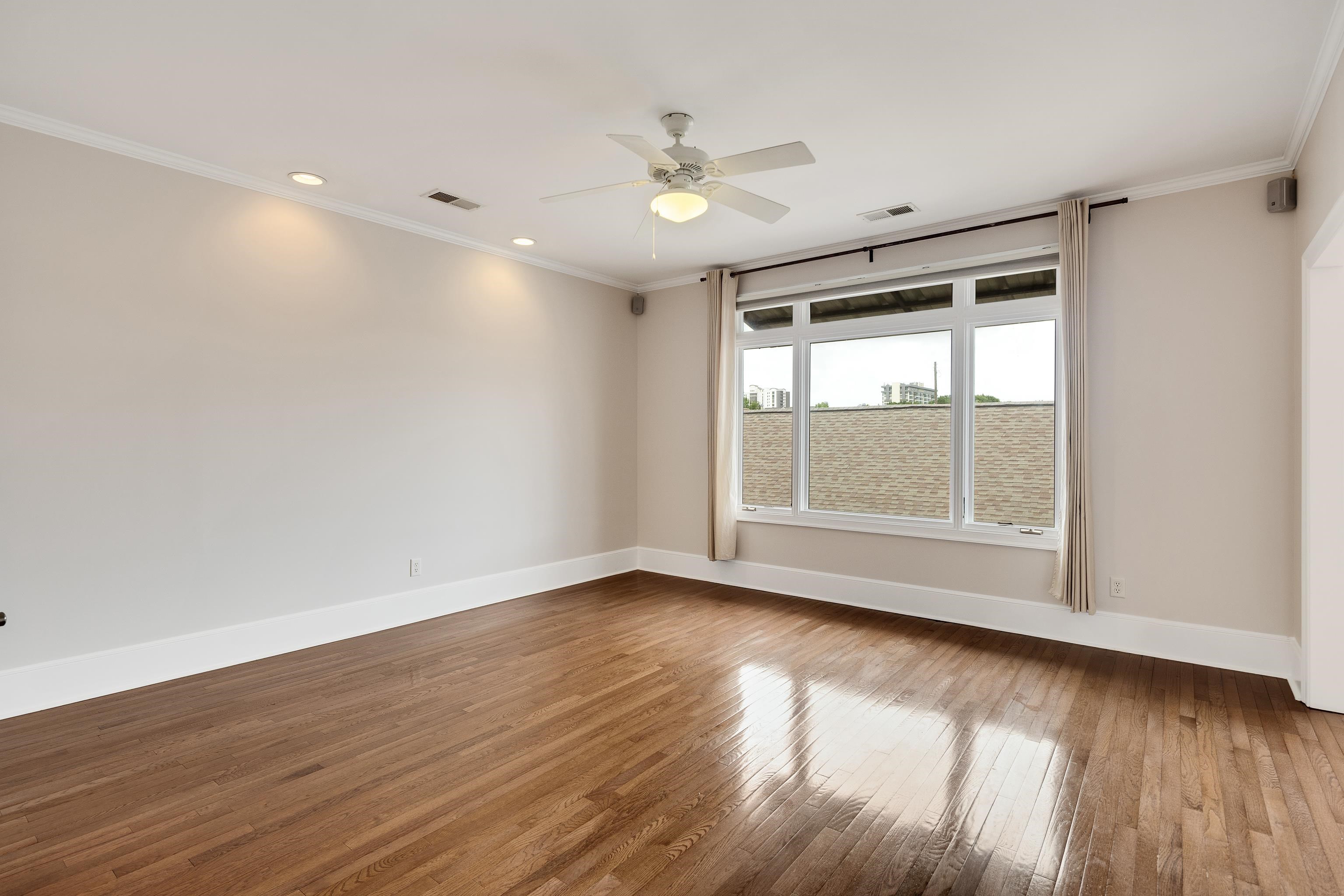 579 S Front St Property Photo 25