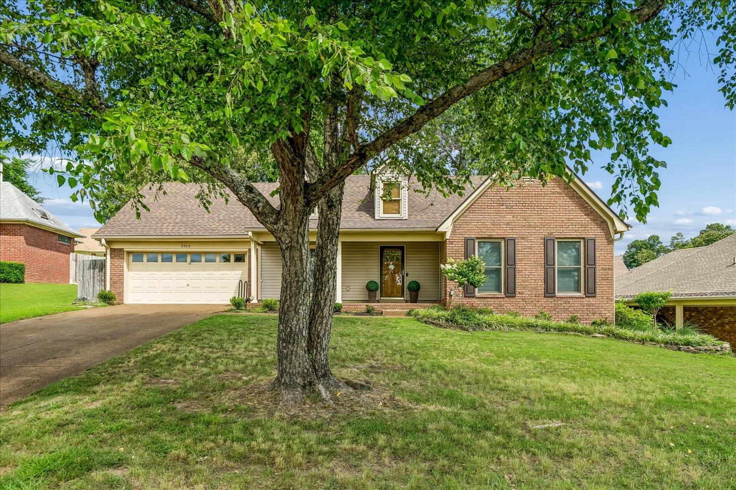 2309 Hickory Path Dr Property Photo 2