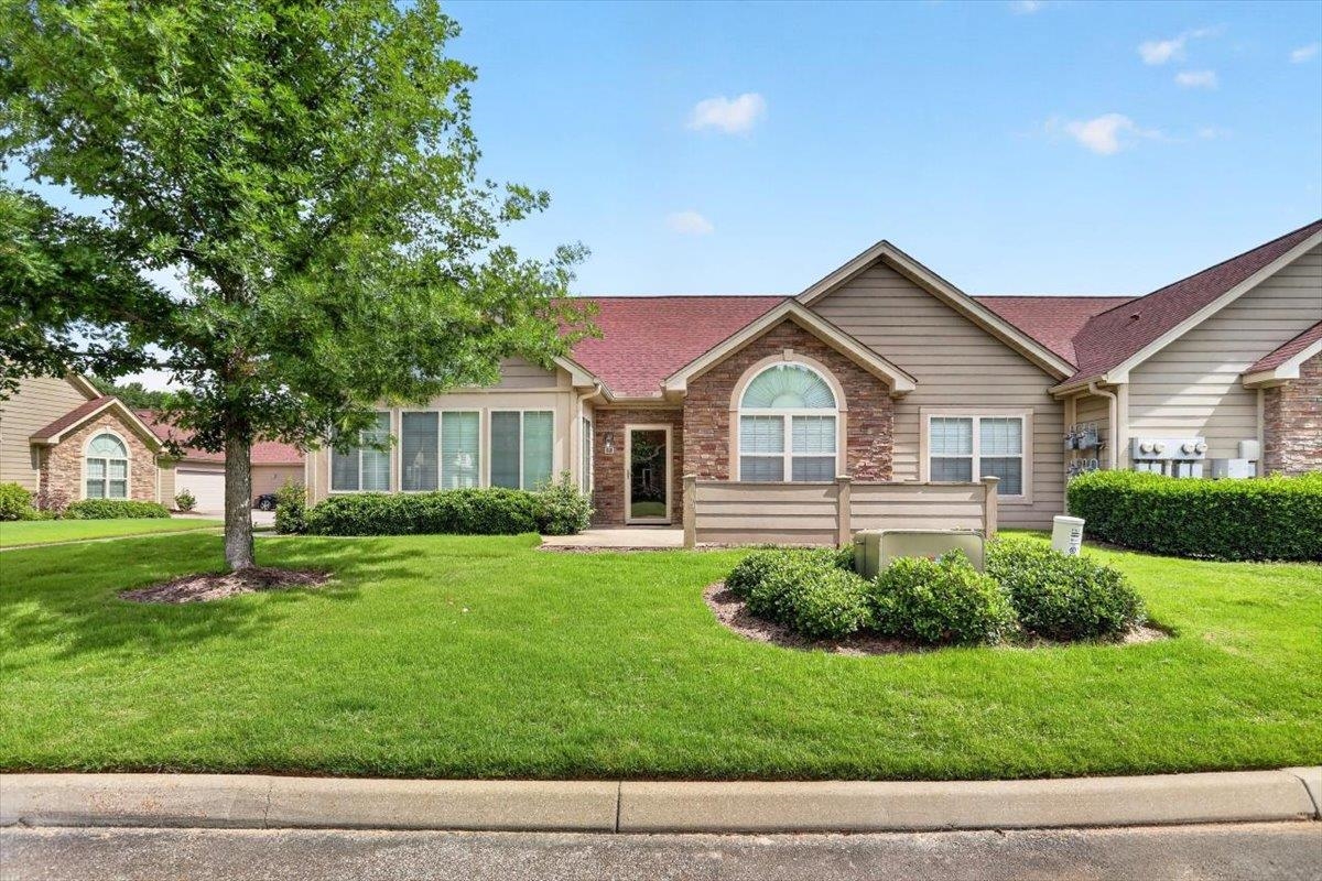 1601 E Southfield Cir E Property Photo 4