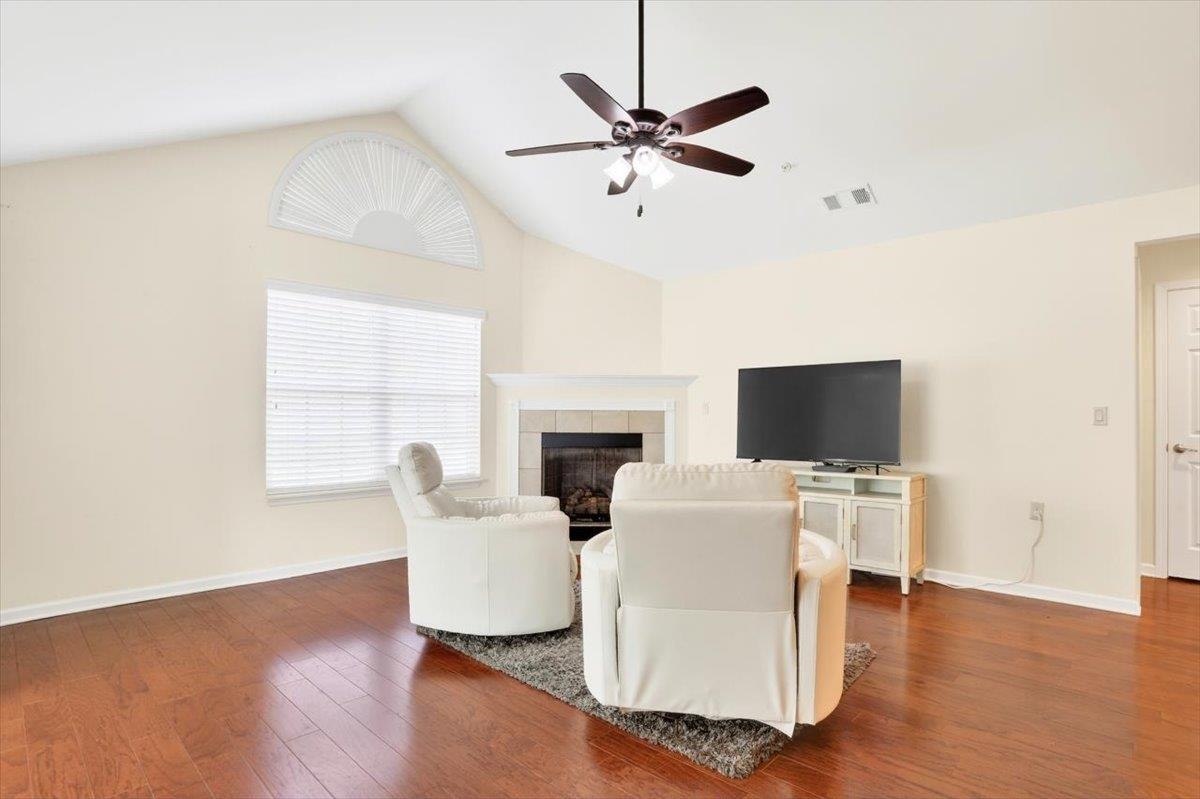 1601 E Southfield Cir E Property Photo 5
