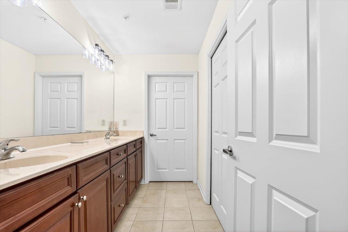 1601 E Southfield Cir E Property Photo 13