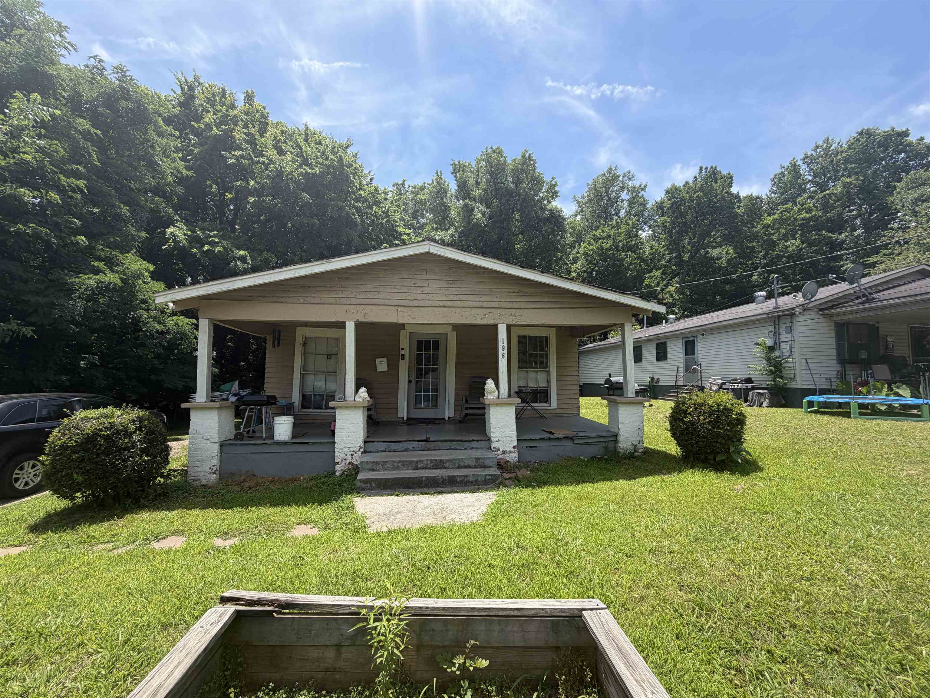 196 Barbee Ave Property Photo 1